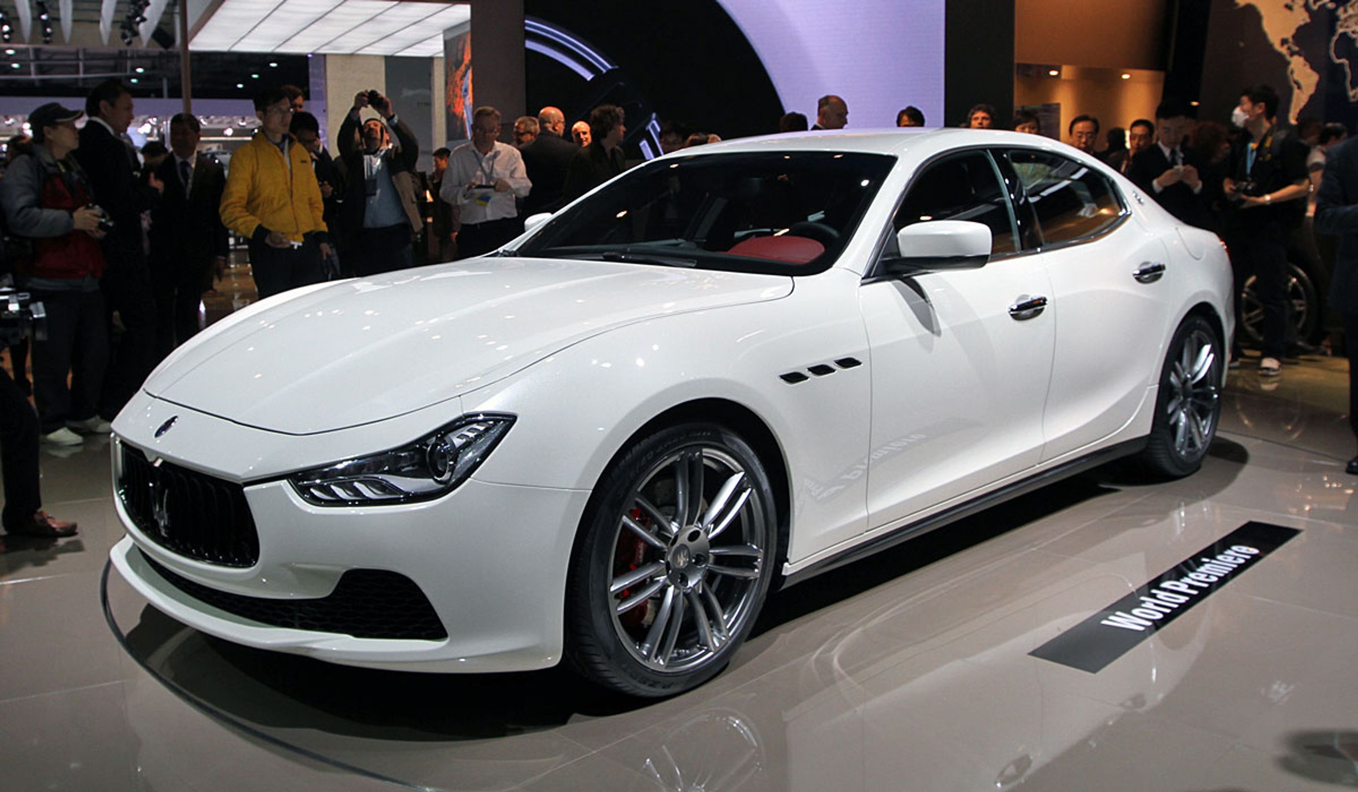 Maserati Ghibli er en ny"mini-Maserati" på knap fem meters længde.