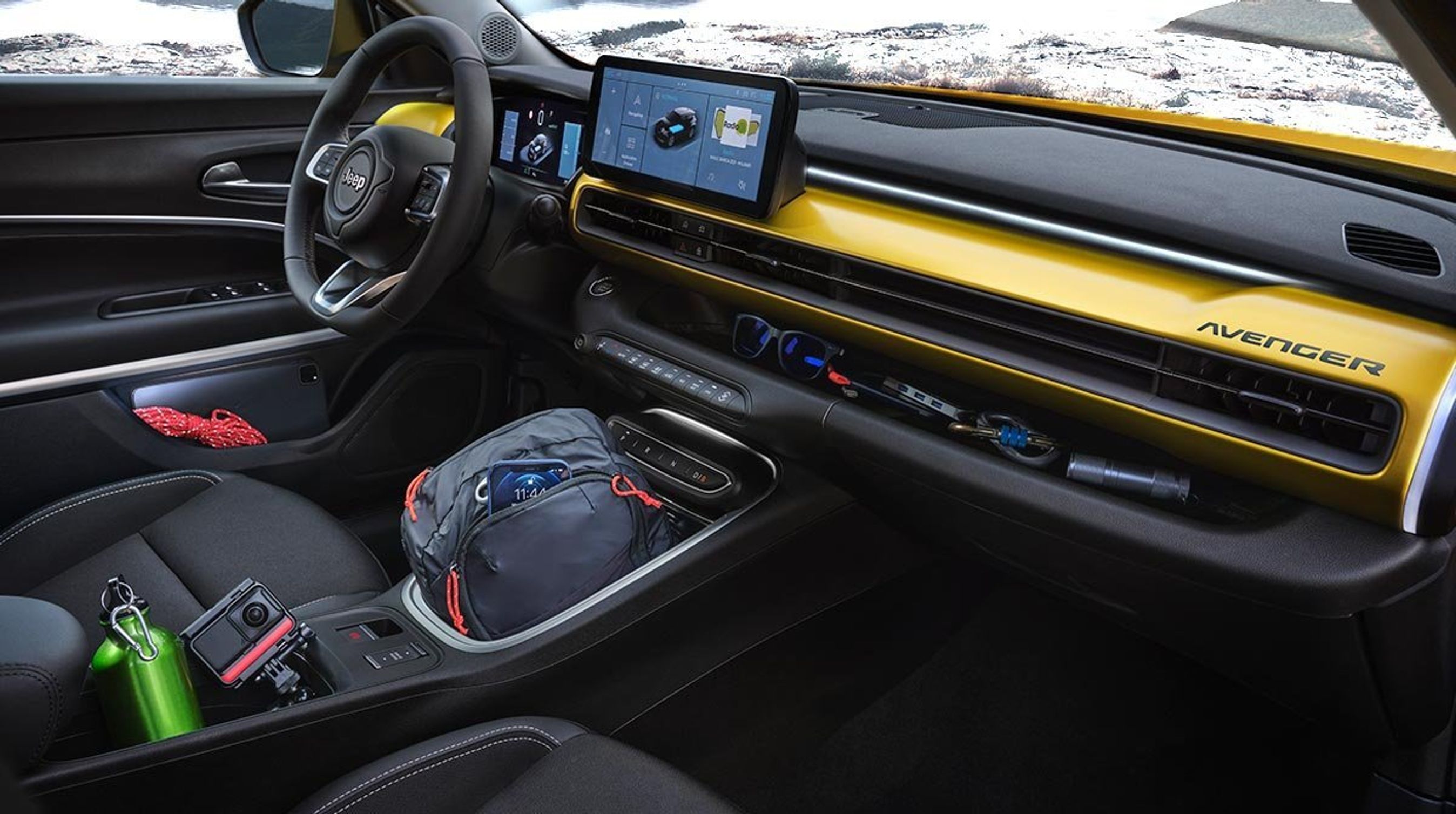 Kabinen i Jeep Avenger har usædvanlig megen fralægsplads.