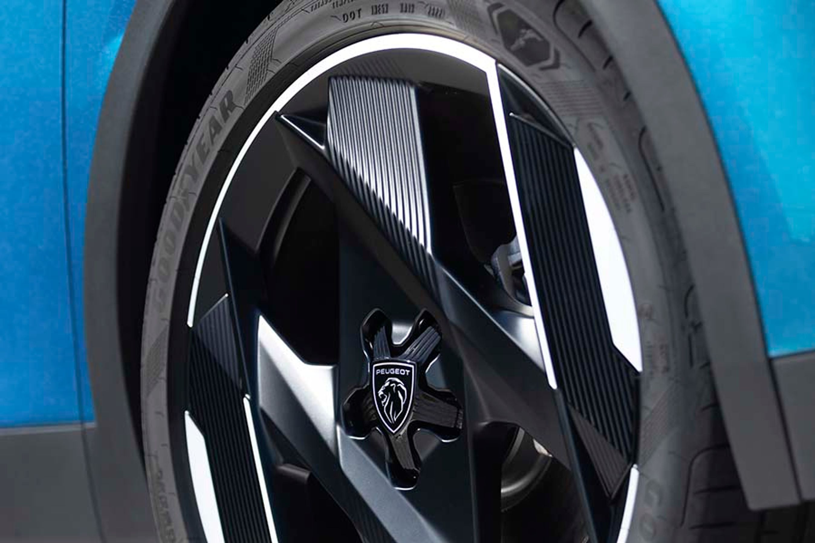 Fælgene fås i størrelserne 17, 19 og 20 tommer. Her er det de største, der er designet på en flot og noget utraditionel måde.