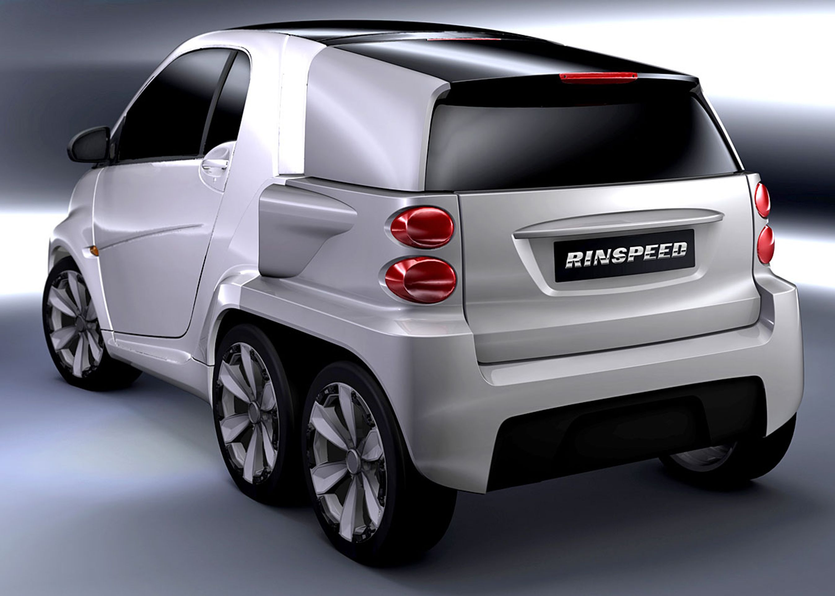 Når rygsækken på hjul er koblet på bilen, virker den som en nogenlunde integreret del af bilen, som nu ser ud til at have boogie-bagaksel.