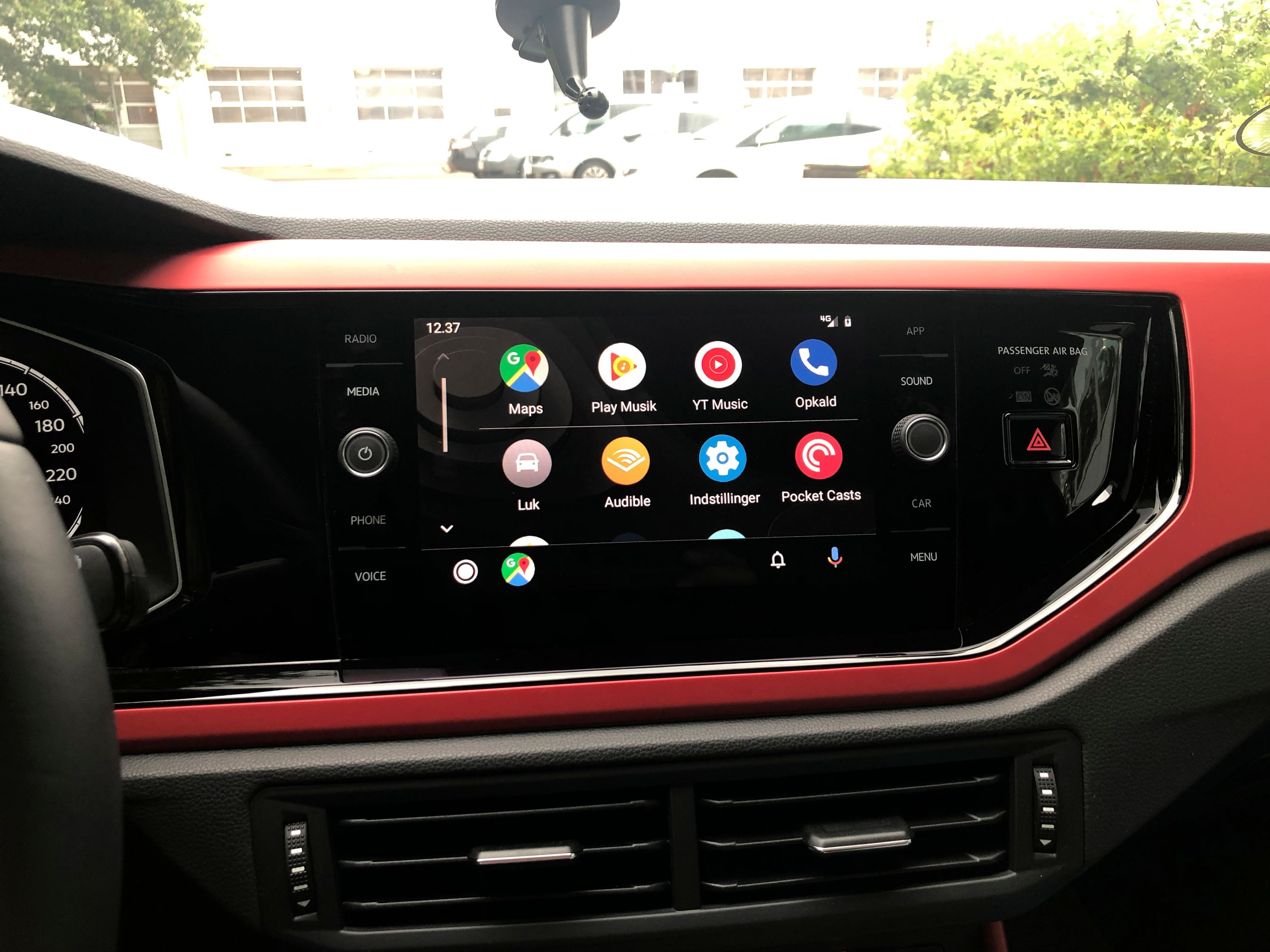Det nye Android Auto har fået ikonvisning på sort baggrund