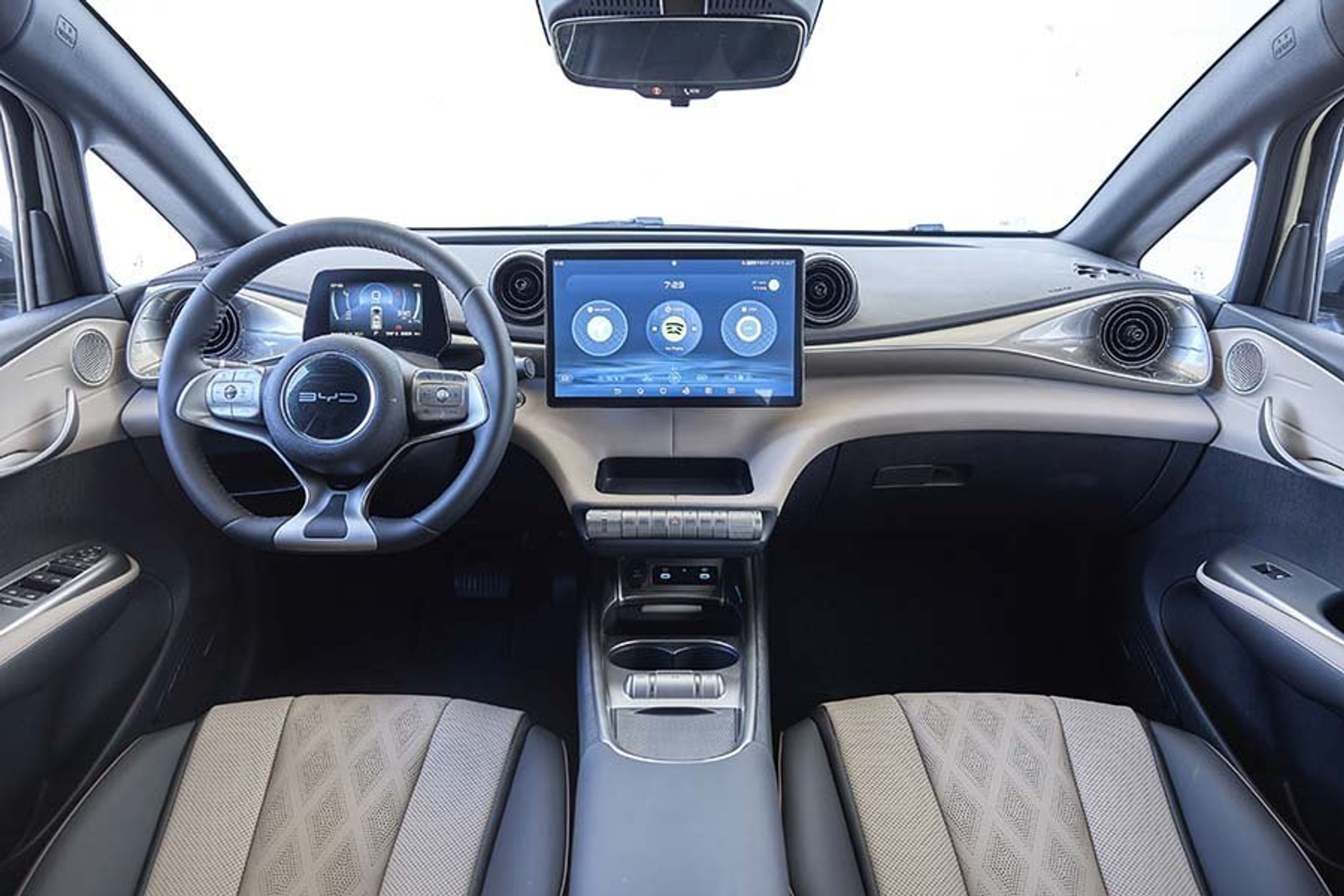 Her er kabinen i en BYD Dolphin elbil