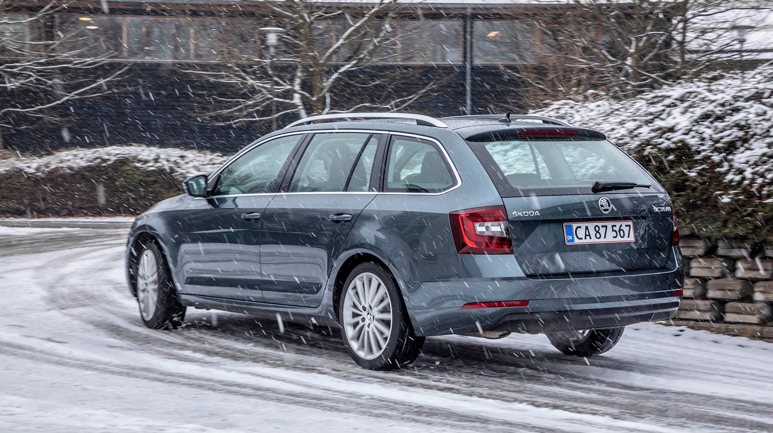 Mange vælger stationcar-udgaven af Octavia, men du kan også få den med en stor bagklap og et bagagerum der næsten matcher stationcarvarianten. Den er 15.000 kr. billigere end stationcaren. 