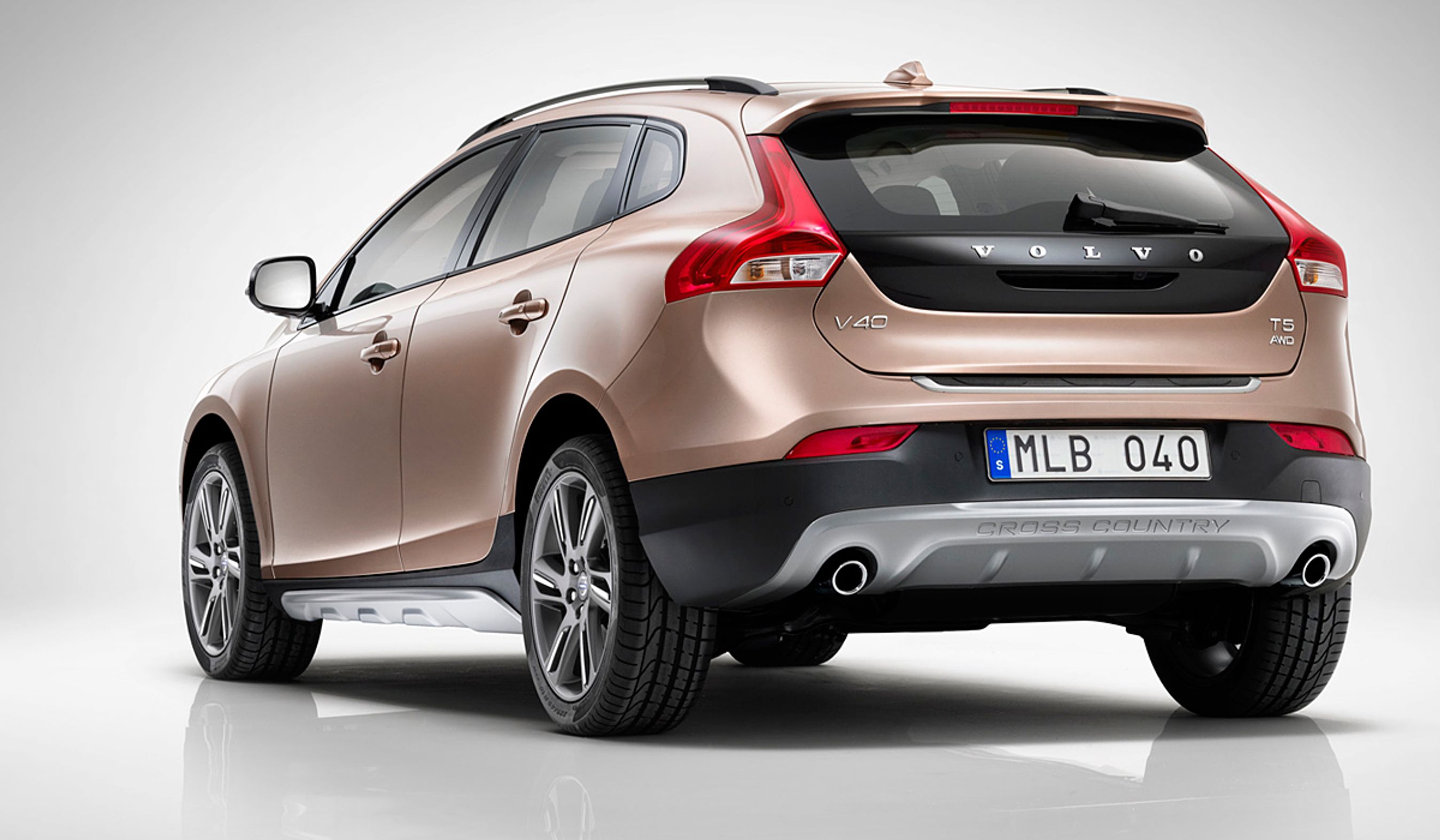 Volvo V40 Cross Country er løftet fire cm i undervognen i forhold til V40.