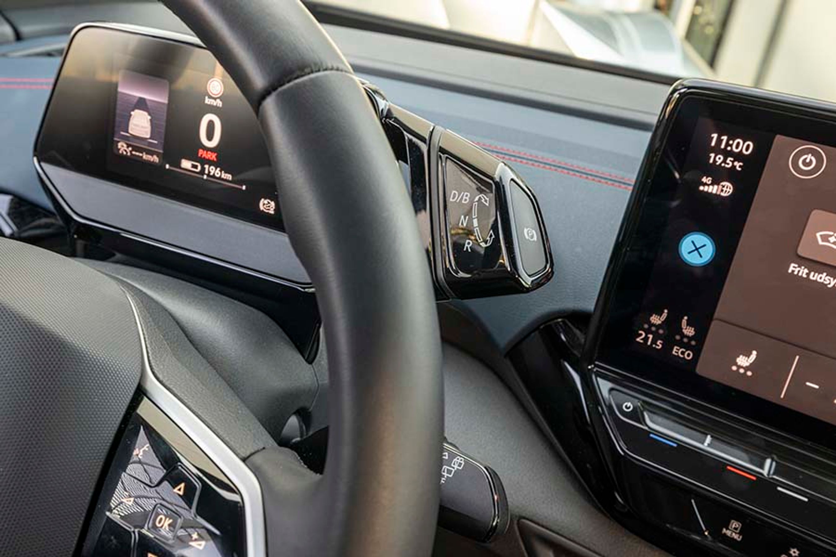 Gearvælgeren er placeret til højre for rattet og er en vrider, der er meget let at bruge, når man har prøvet den et par gange.