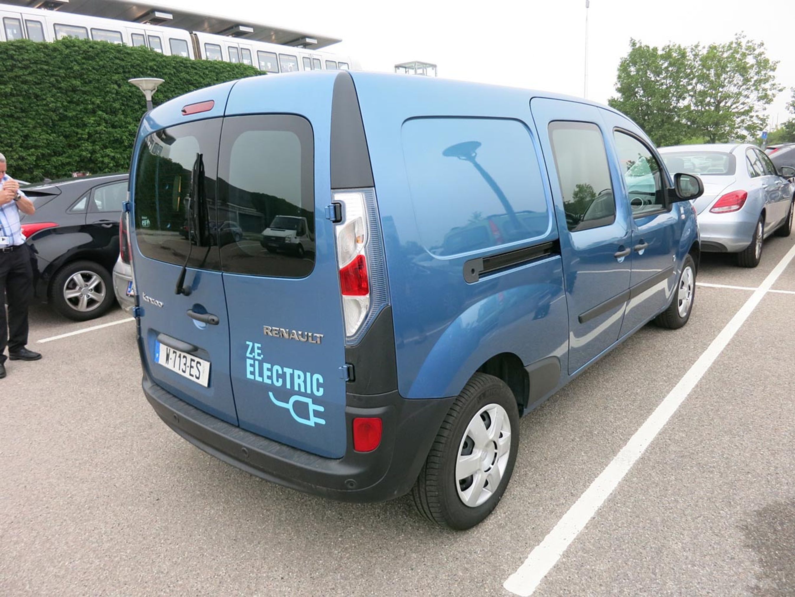 Renault Kangoo ZE H2 er navnet på den nye varevogn, der både er en elbil, der kan lades op og en brintbil, der kan tankes op. Tilsammen giver det en rækkevidde på 300 km. Foto: Søren W. Rasmussen, FDM