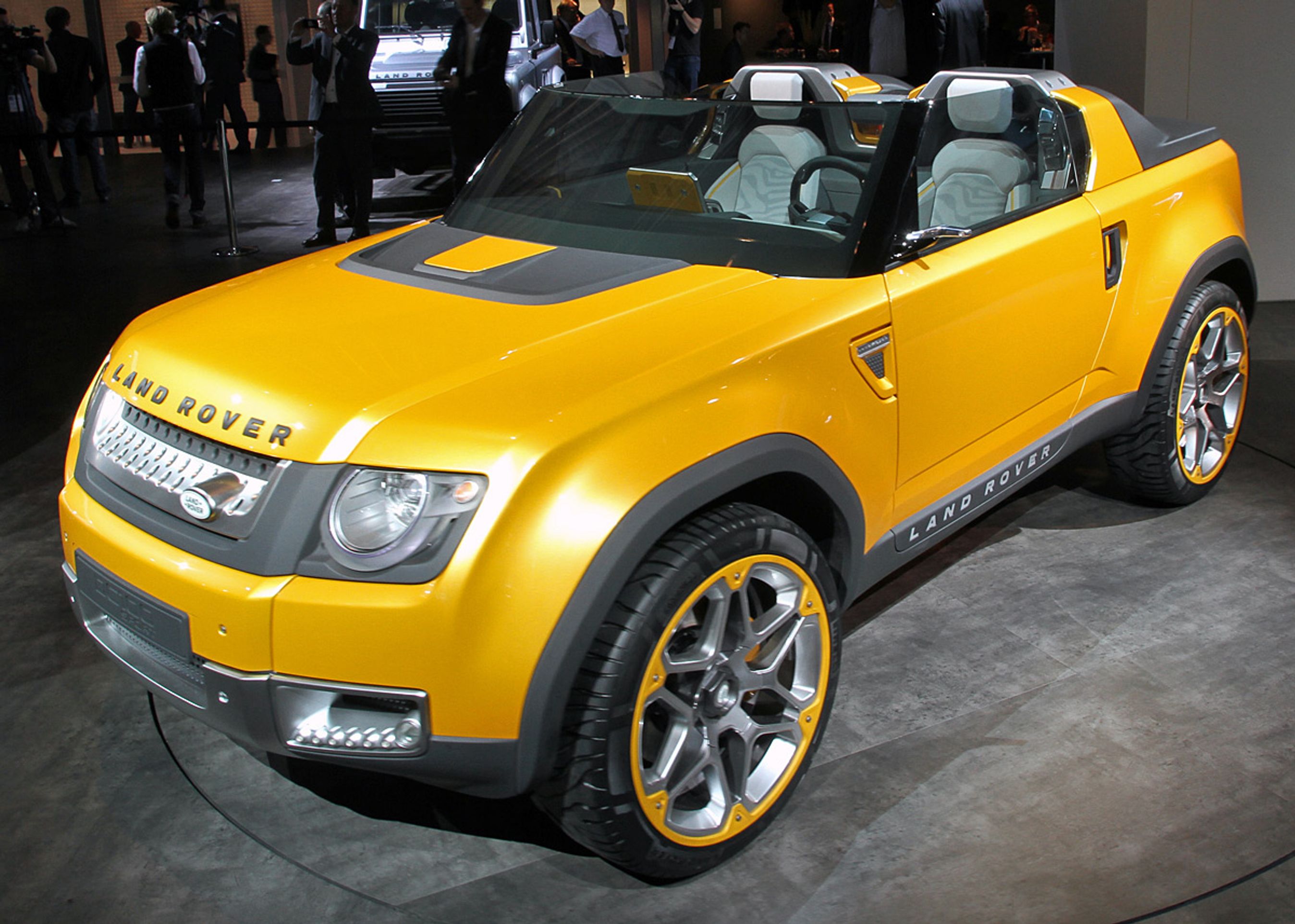 DC 100-konceptbilen vises også i denne Sport-version. Men - den er nok kun til udstillingsbrug.