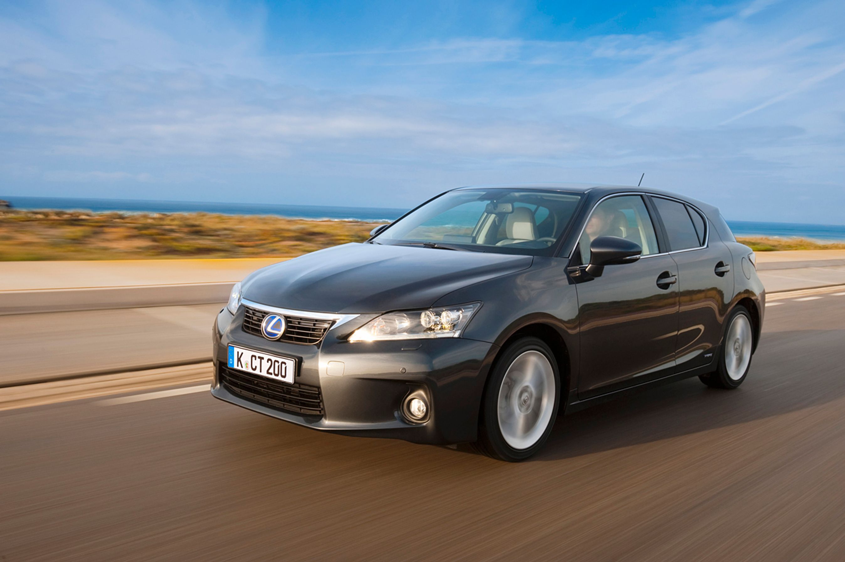 Lexus' minibil er lækker men døjer med et dårligt gear