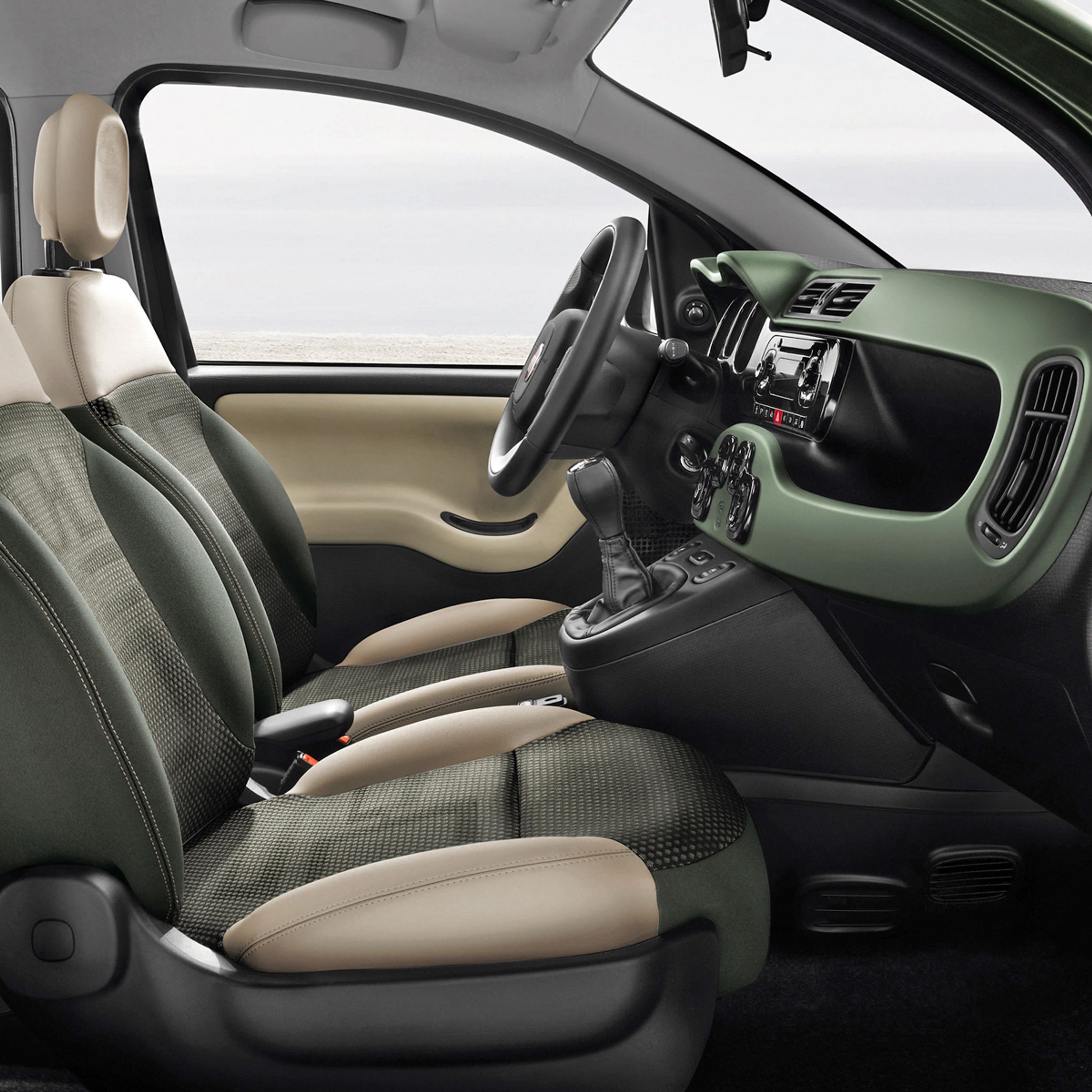 I kabinen har designerne tilføjet dette grønlakerede instrumentbord og lidt anderledes designede sæder.