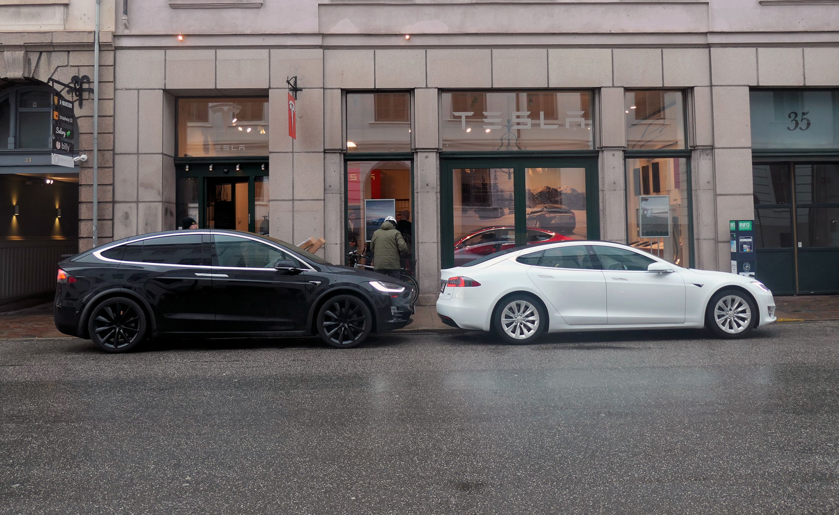 Teslas nu lukkede udstillingslokale midt i København.