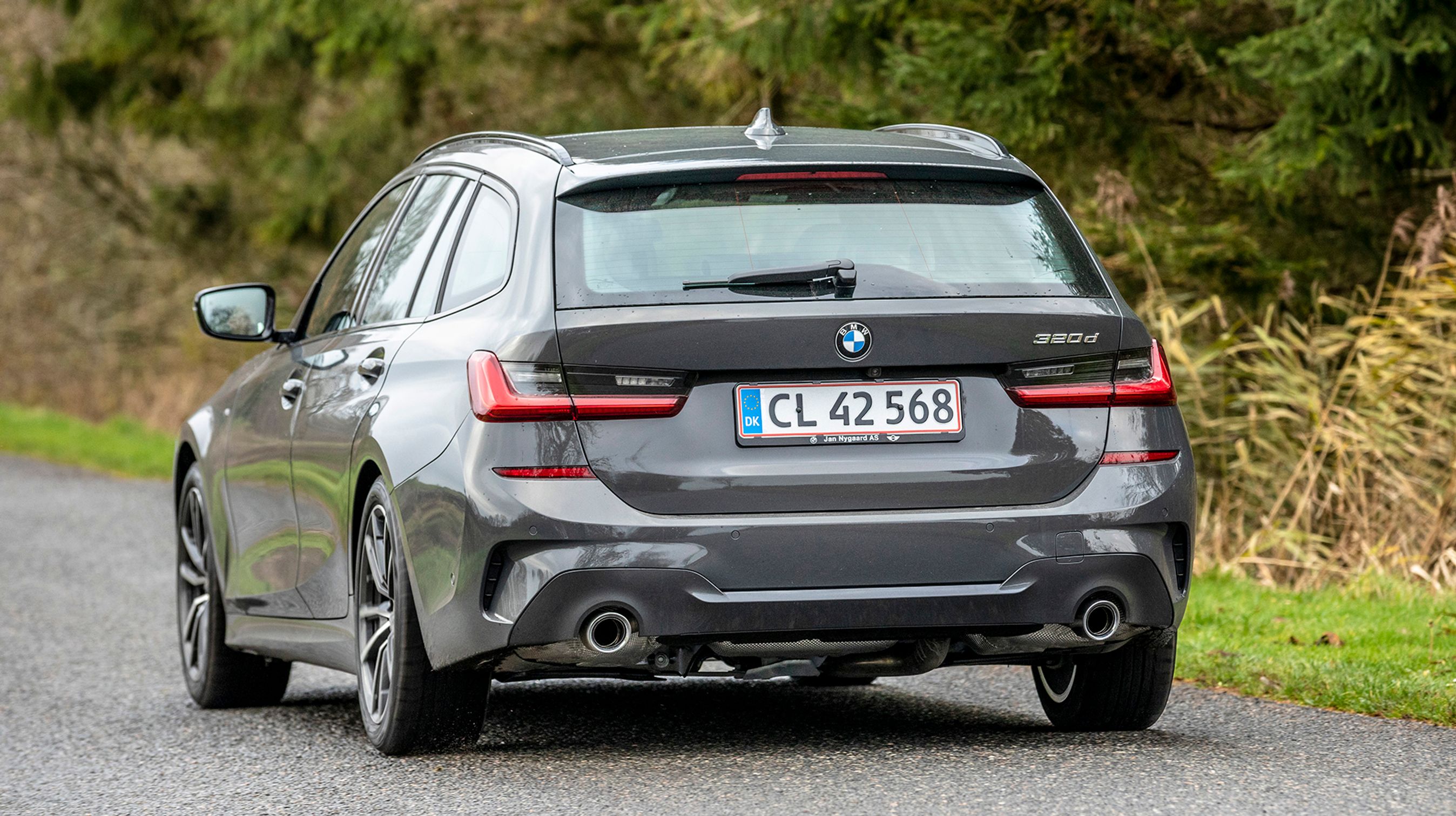 I forhold til sedan-modellen får du mulighed for at læsse mere i bagagerummet og ikke mindst en bedre adgang til bunden af bagagerummet. 