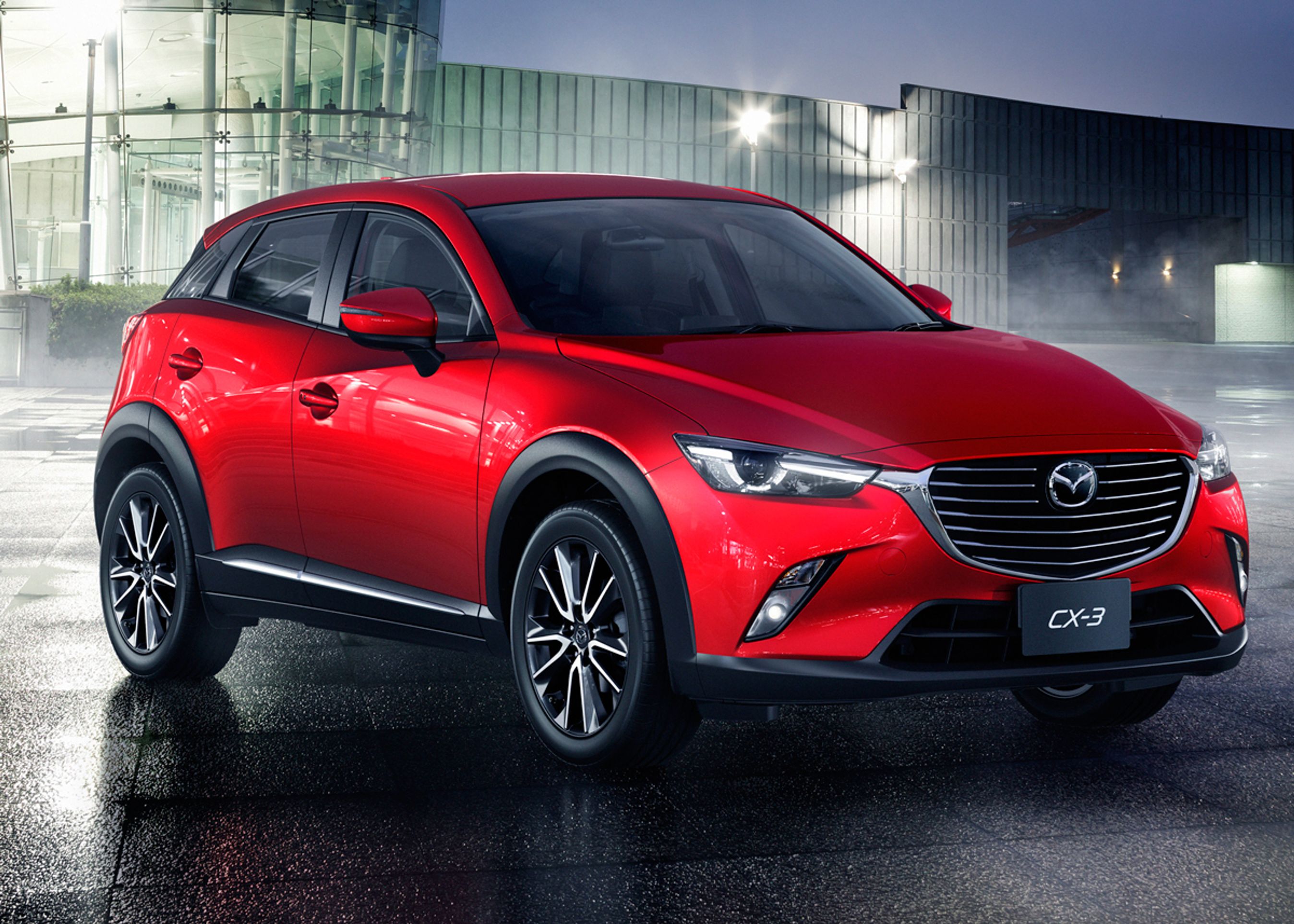 Omgivelserne ved grillen er ført videre i forlygterne. De forreste stolper er rykket langt tilbage for at give bilen sportslige proportioner, siger Mazda. Foto: Mazda