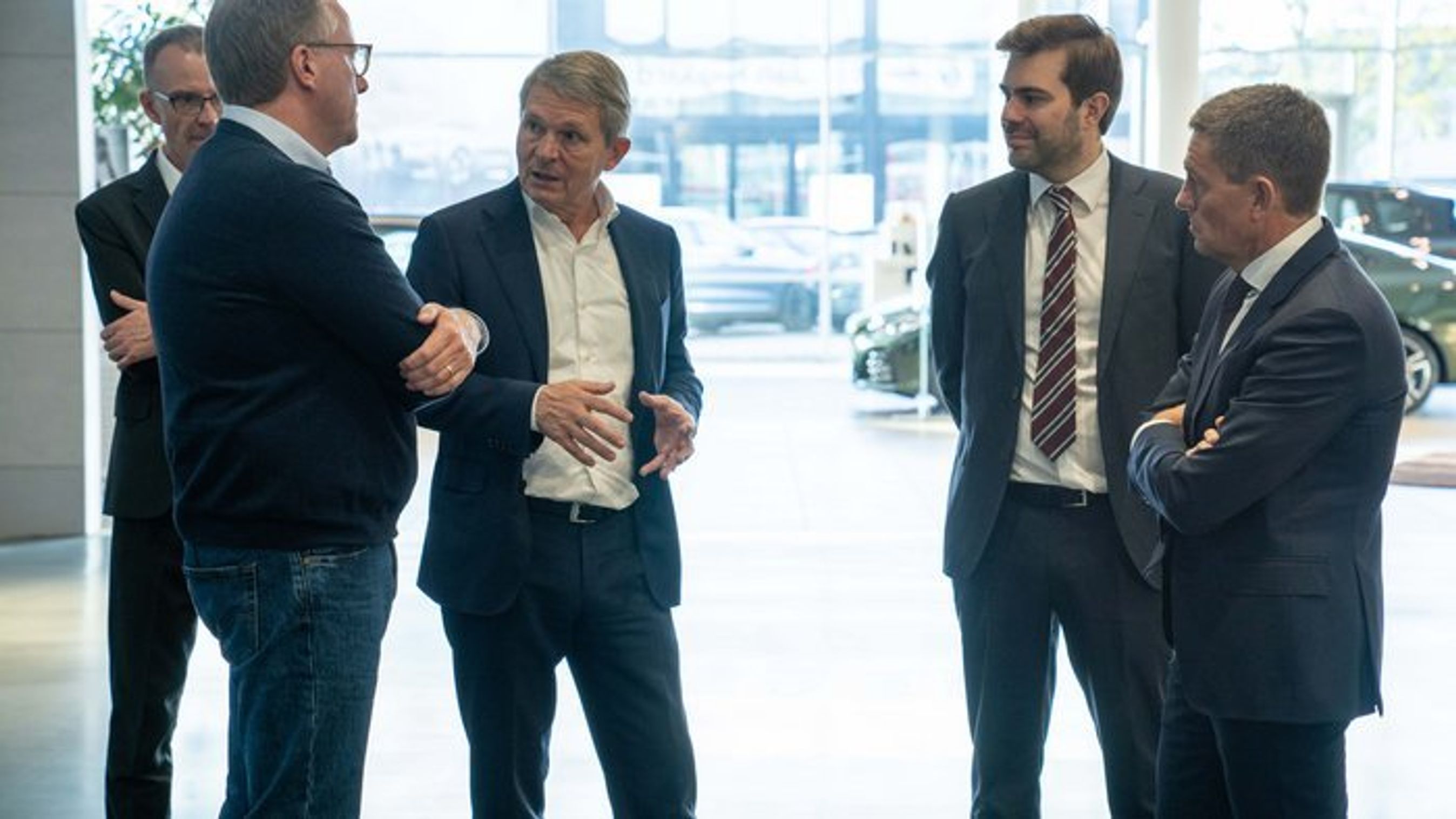 Morten Bødskov besøger bilforhandler