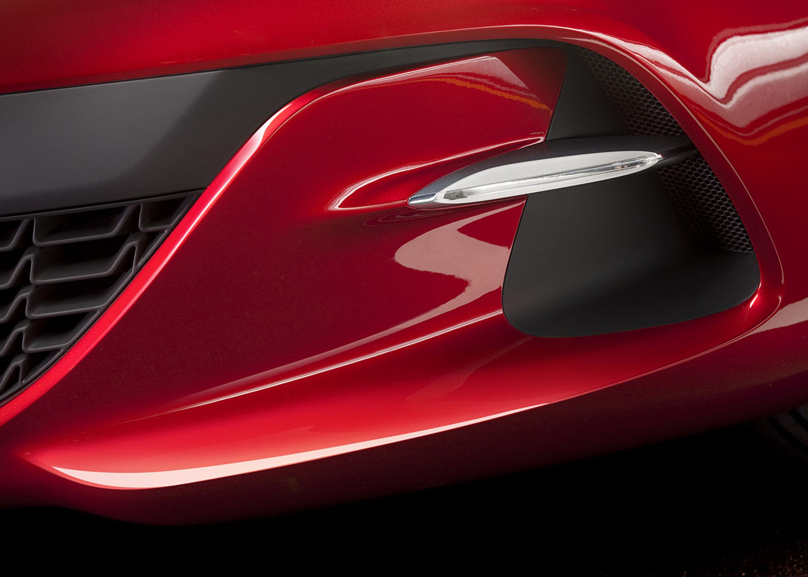 Led-kørelyslygter er integreret i frontspoileren.