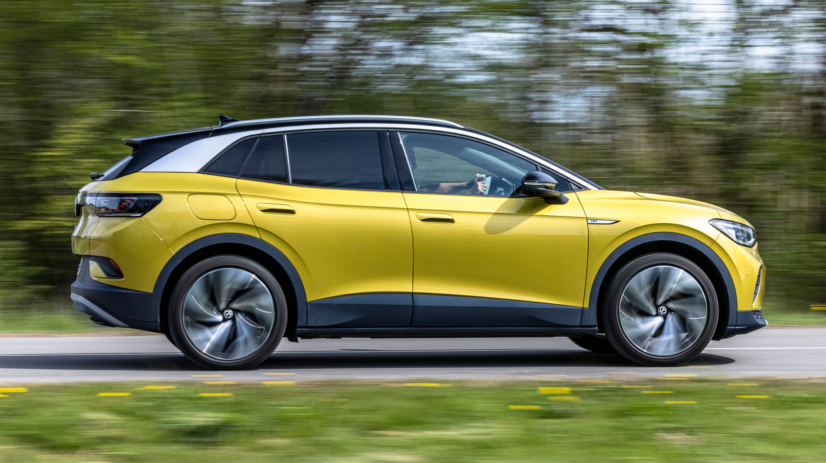 VW ID.4 er anden dedikerede elbil fra den tyske bilproducent, og den deler platform med Skoda Enyaq og Audi Q4 e-tron.