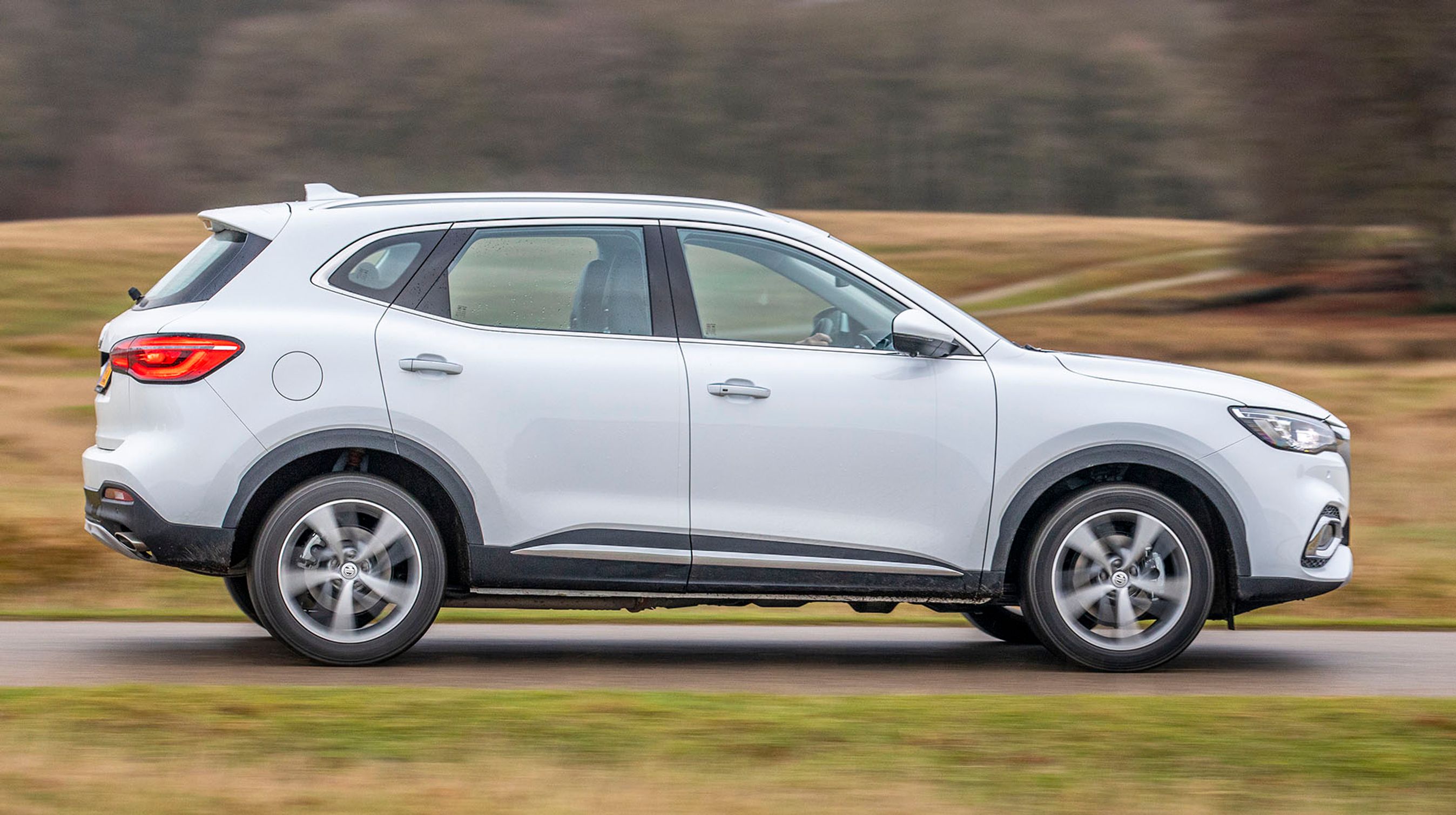 MG EHS er en ny bilmodel fra det kinesiske bilmærke. Der er tale om en ret høj SUV-agtig bil med plugin-hybrid-teknik.