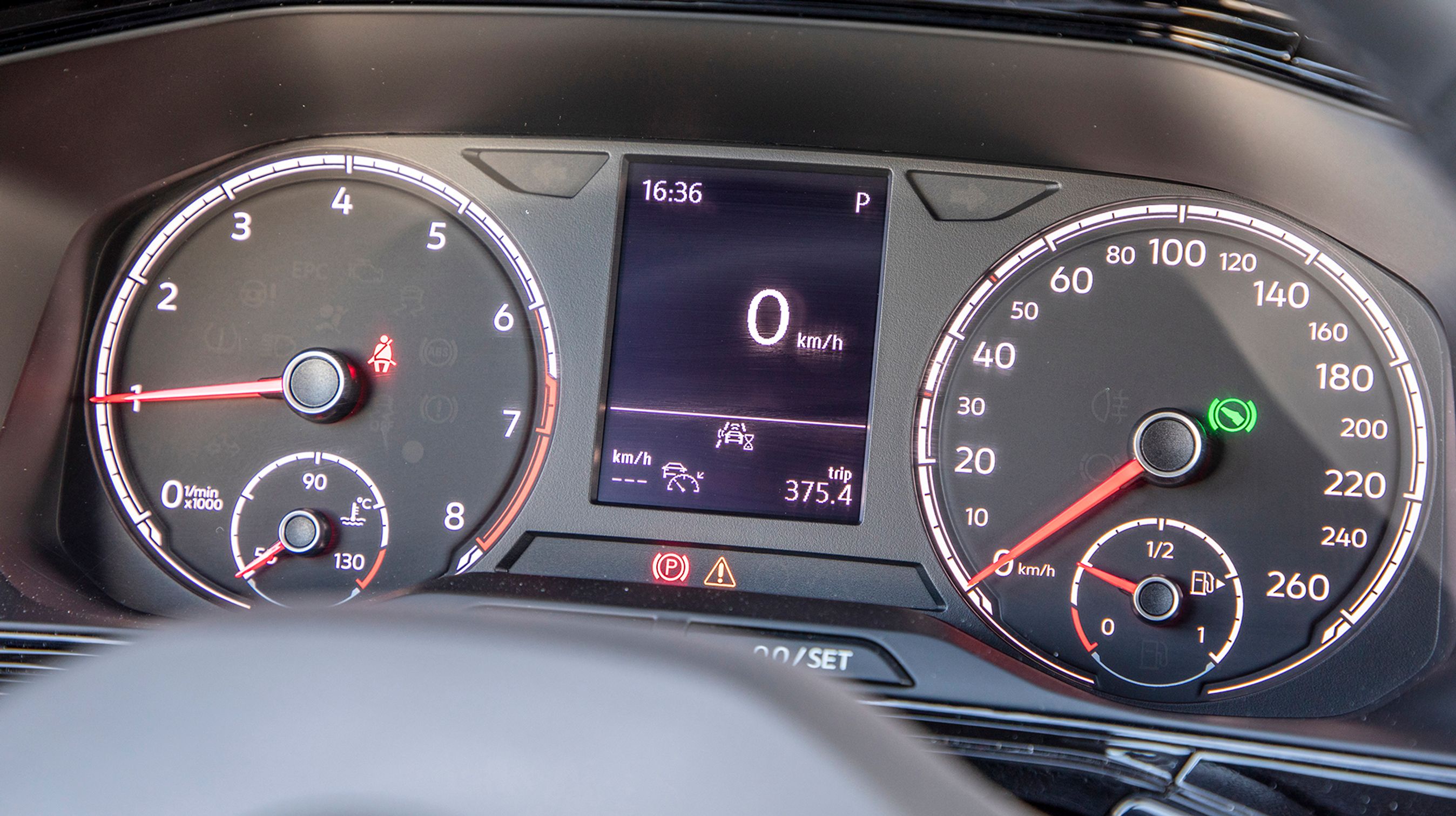 Viserinstrumenter er standard, men T-Cross kan også leveres med digitale instrumenter.