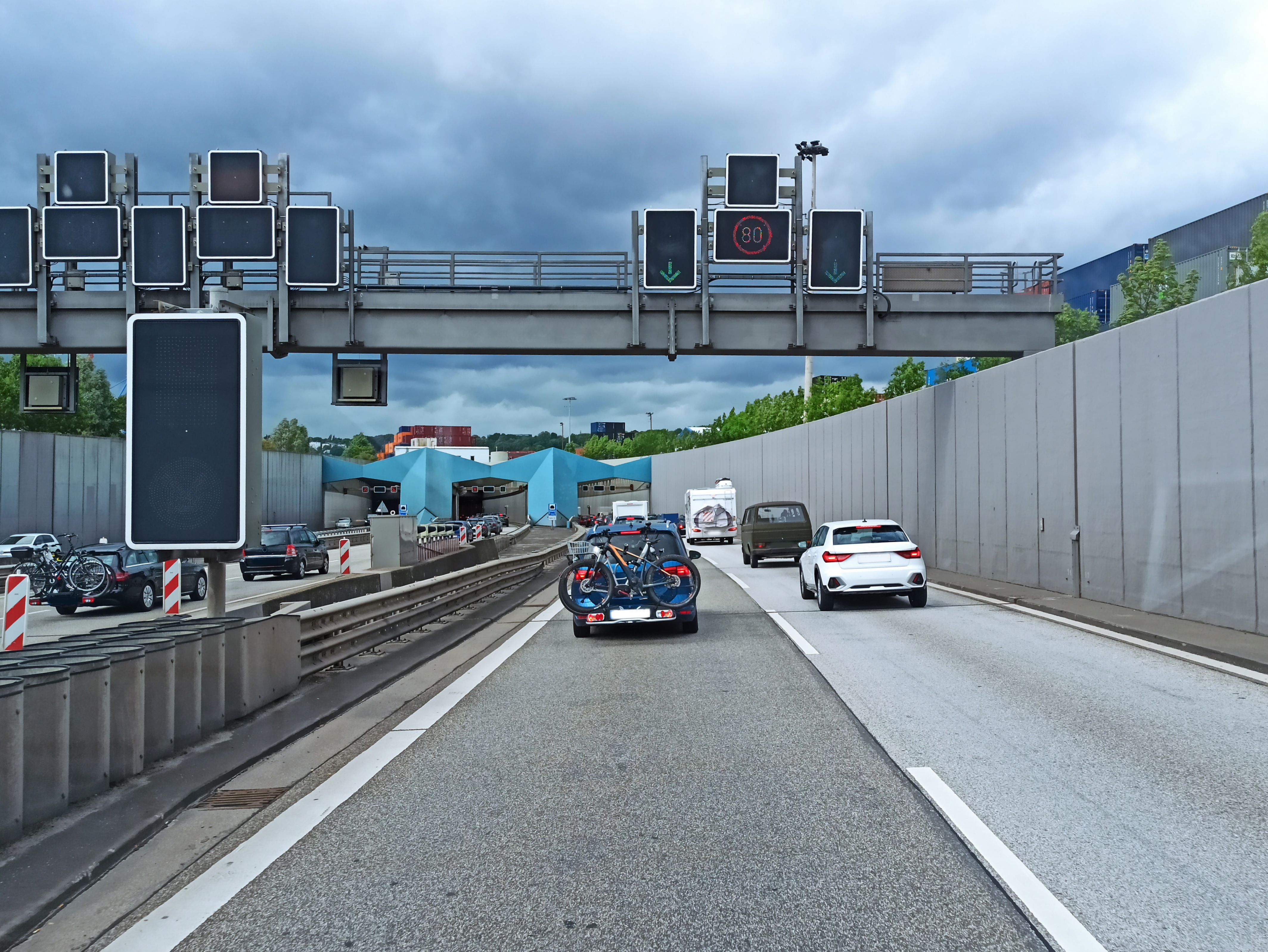 Trafik ved Elbtunnel i Hamborg