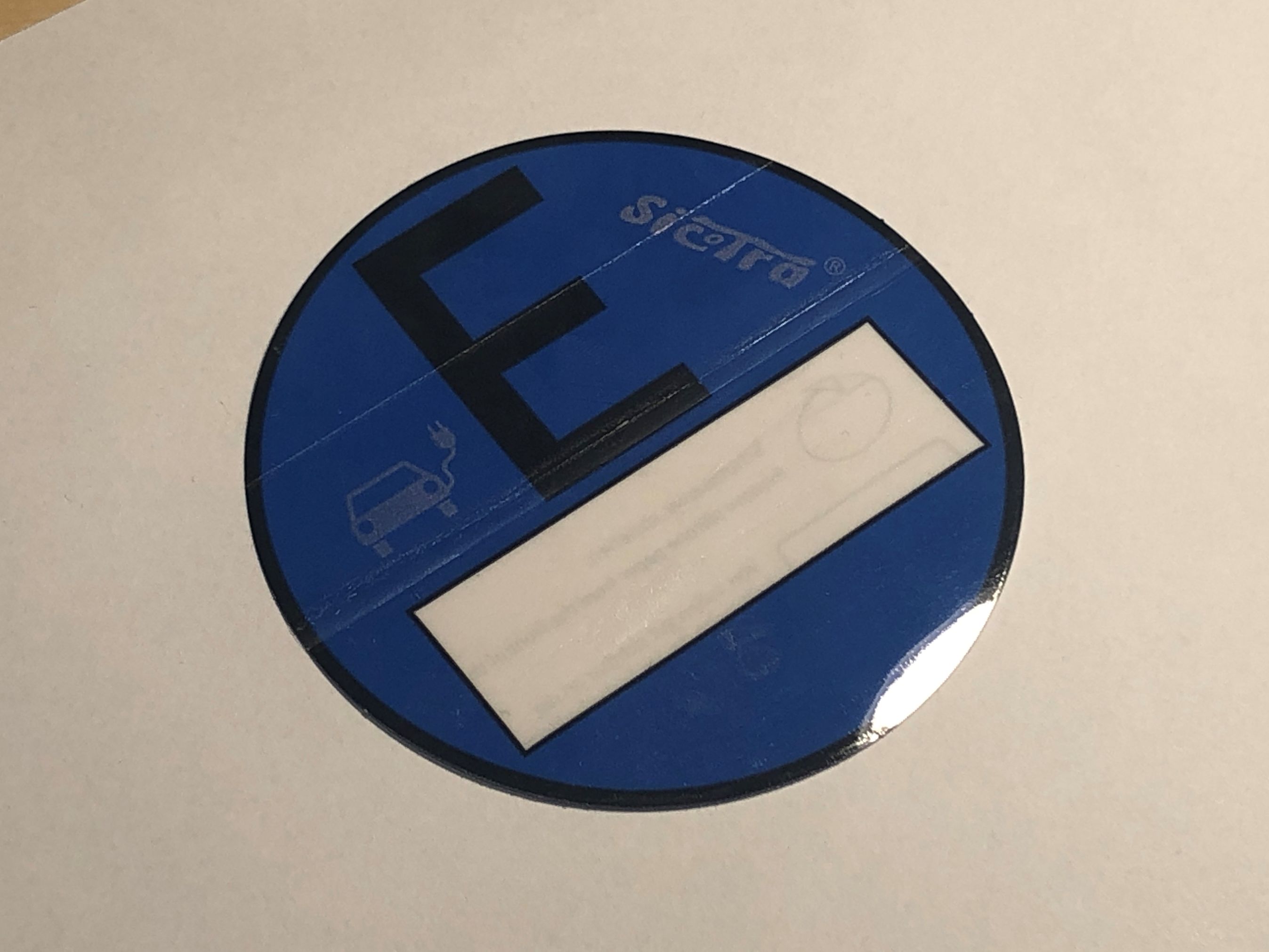 Det blå e-mærke, som skal bruges udover det almindelige miljømærkat.