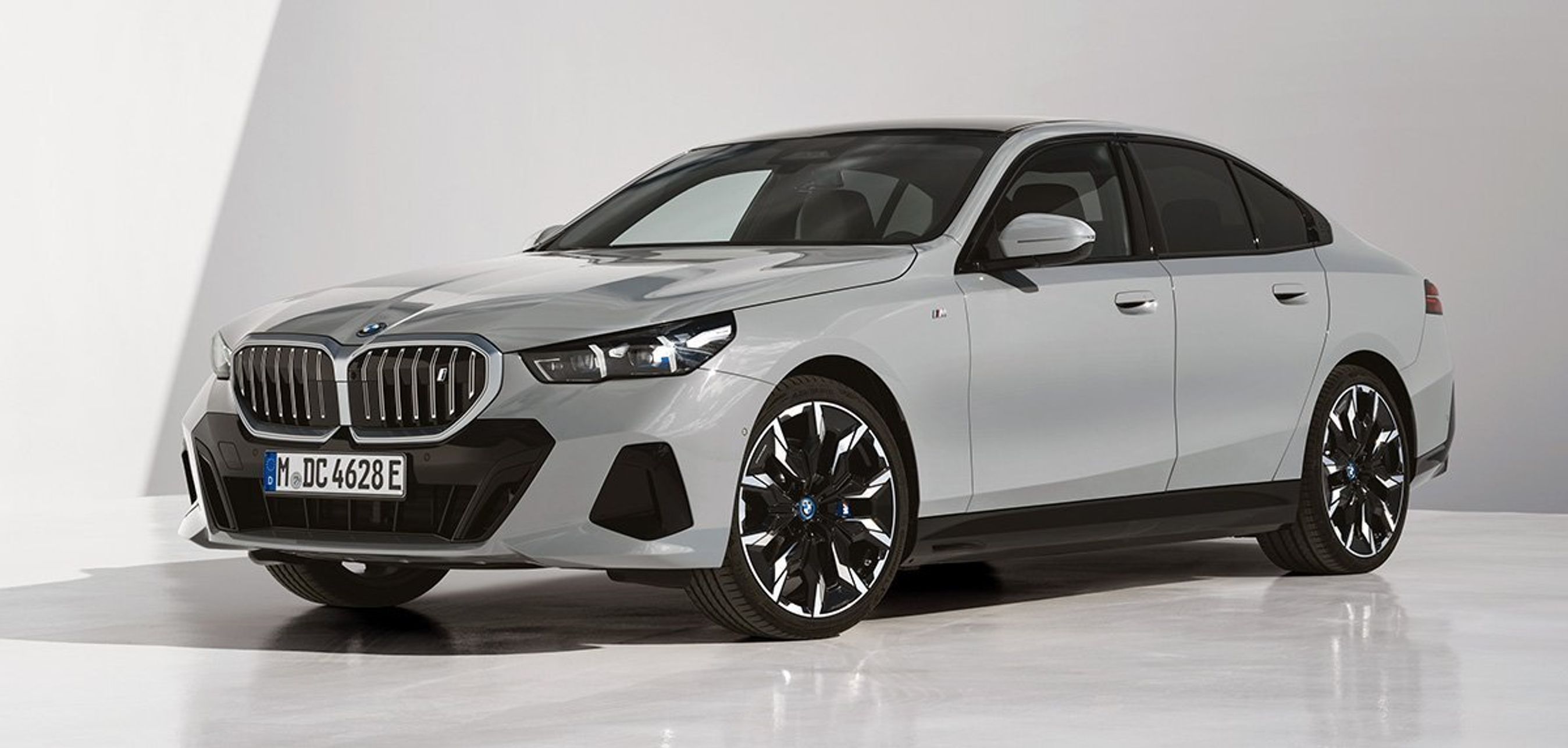 BMW 5-serie forfra i form af i5.