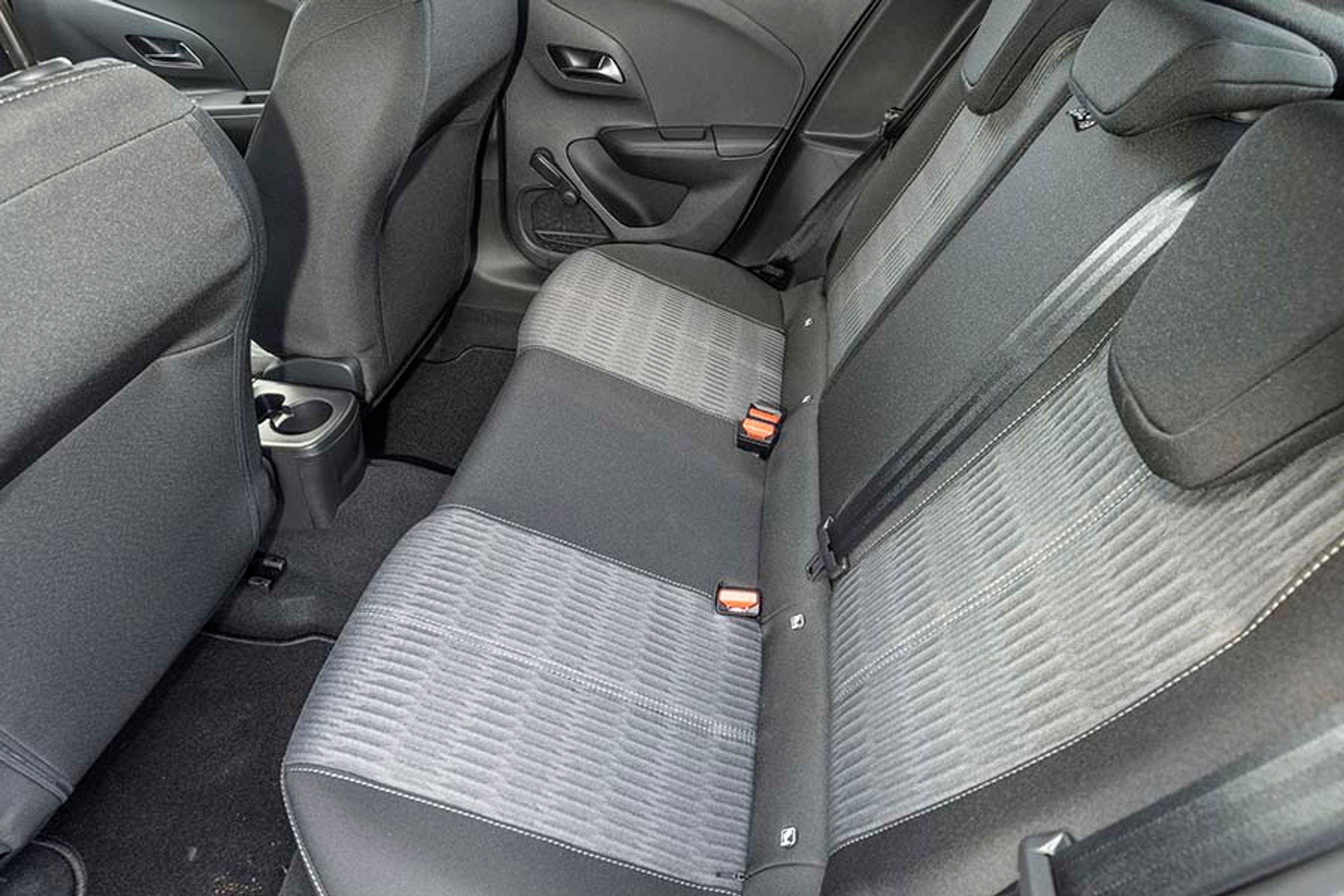 Pladsen i kabinen er på et gennemsnitligt niveau for miniklassen.