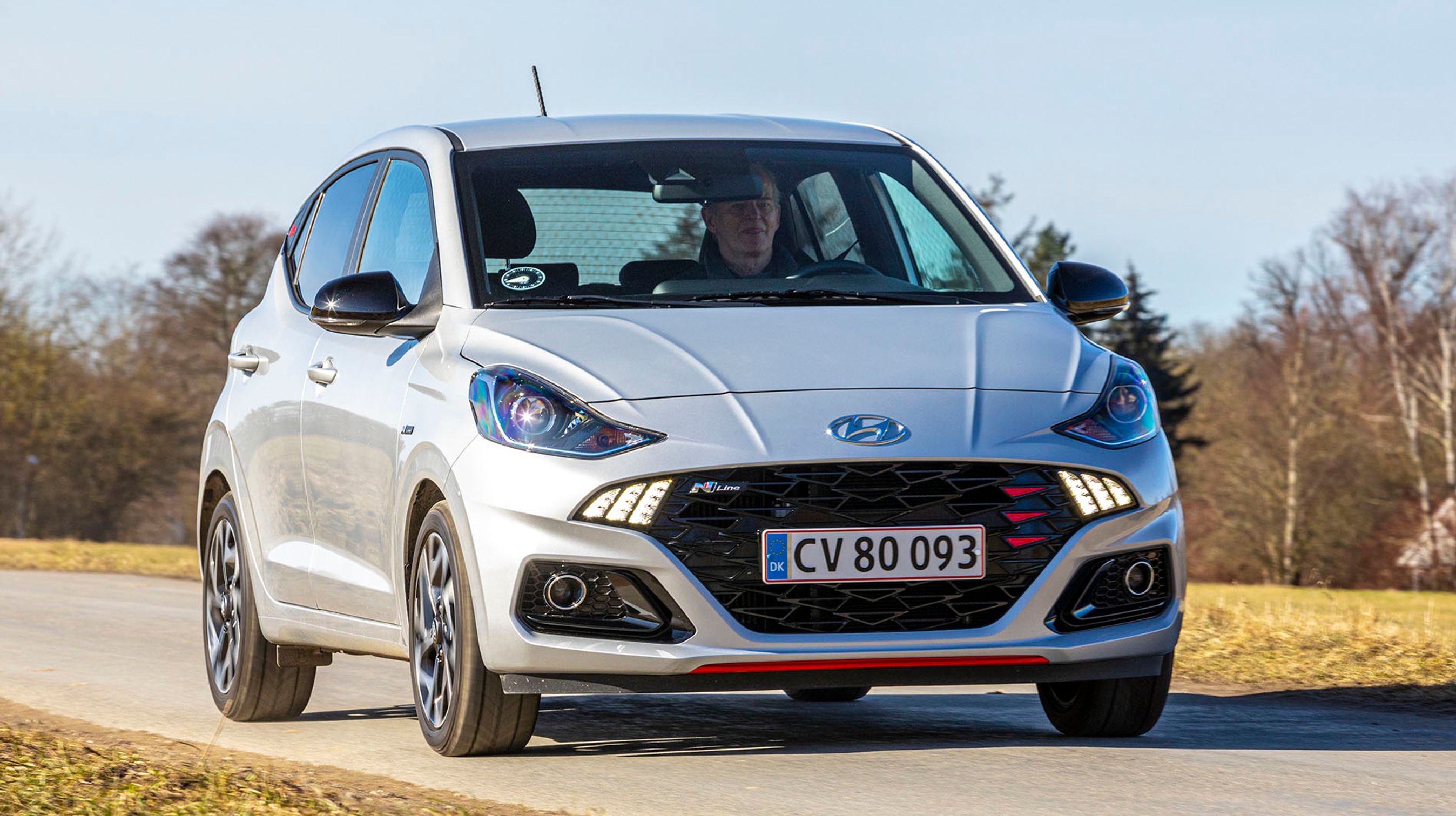 Hyundai i10 N-Line er en køreglad mikrobil, hvor en turbo på motoren og en strammere undervogn giver en fin køreoplevelse.