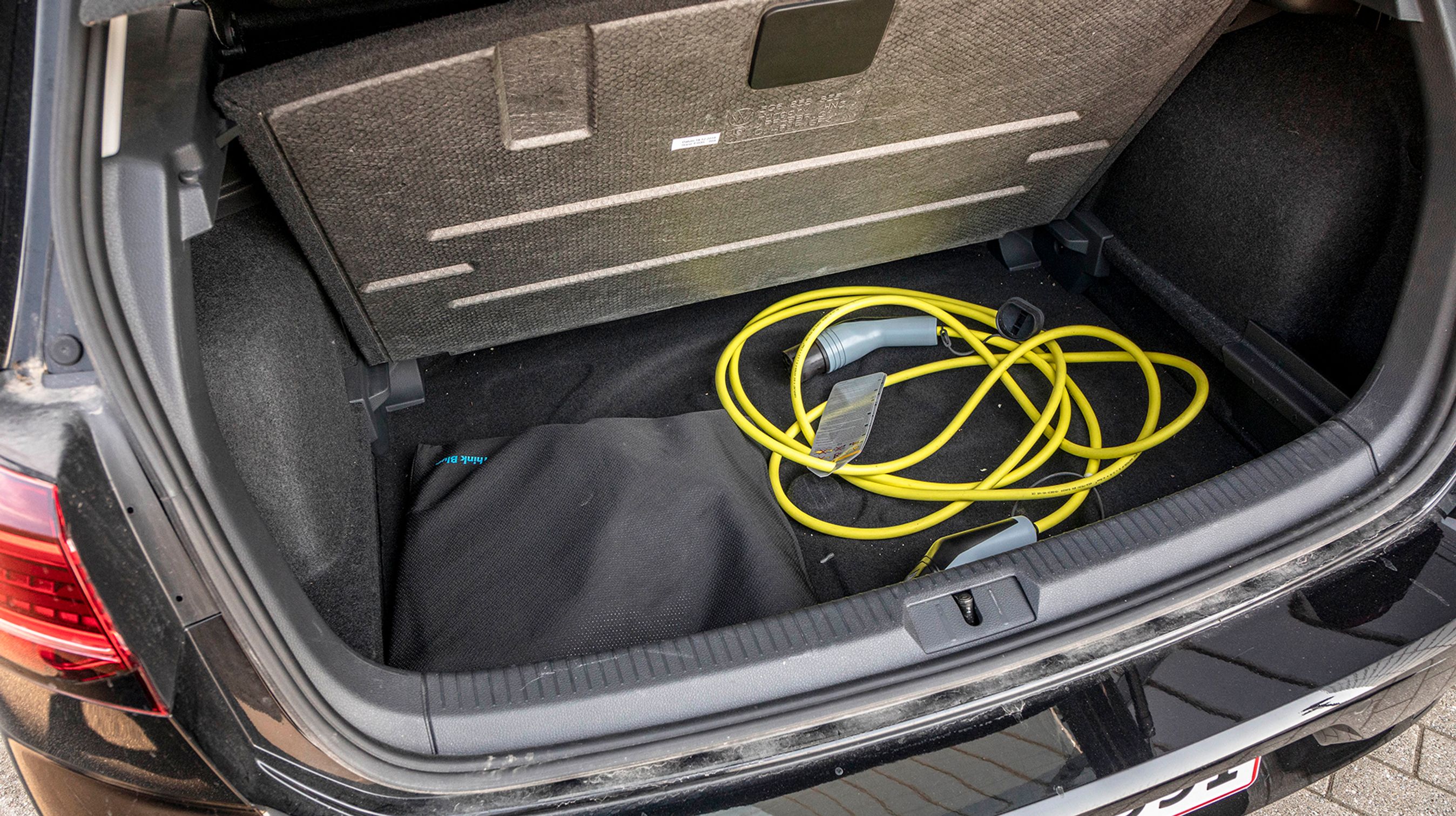 Placeres gulvet i øverste position, har man et fint rum til bl.a. elkabler under gulvet.