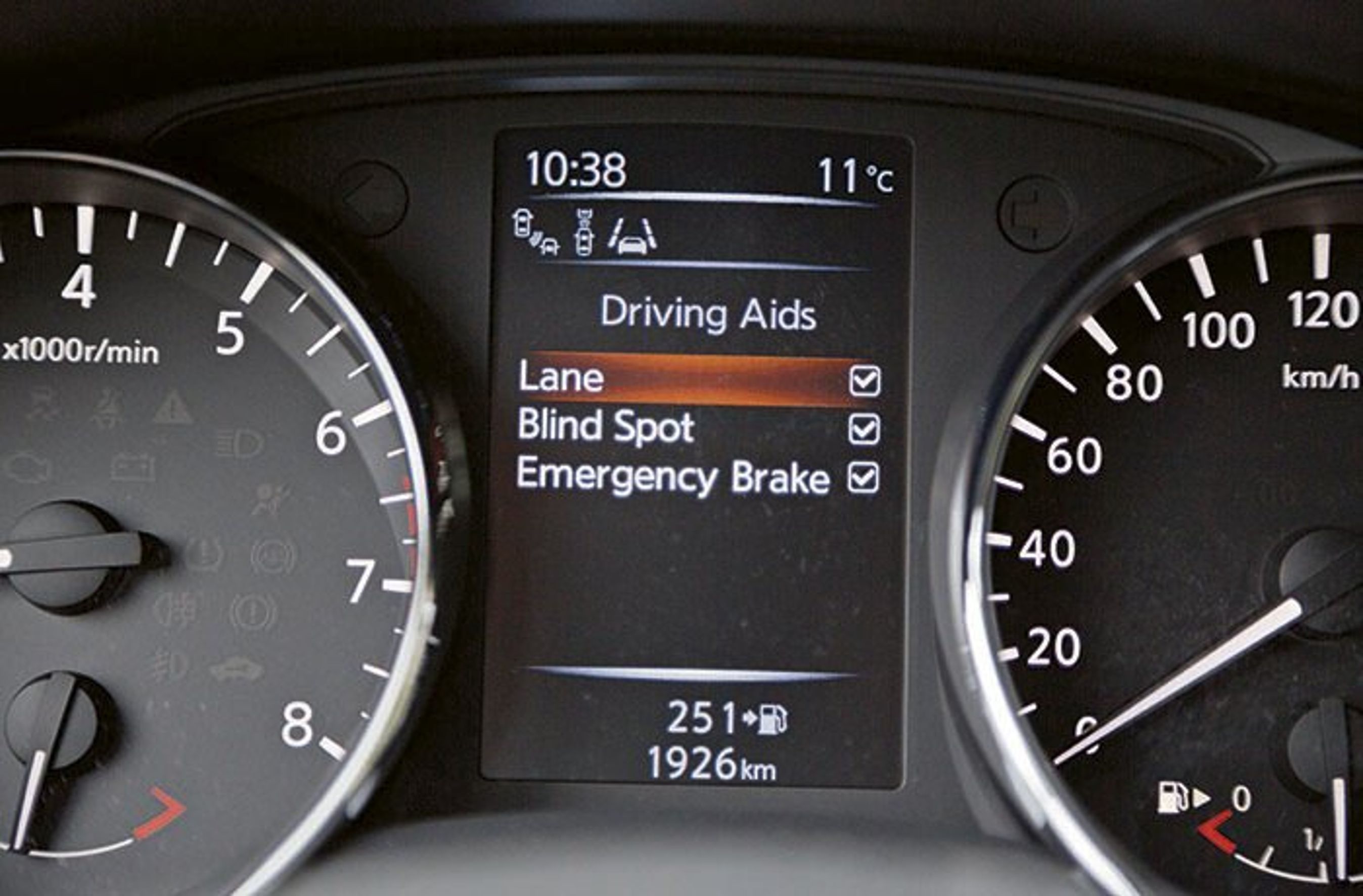 Nissan Pulsar skærm