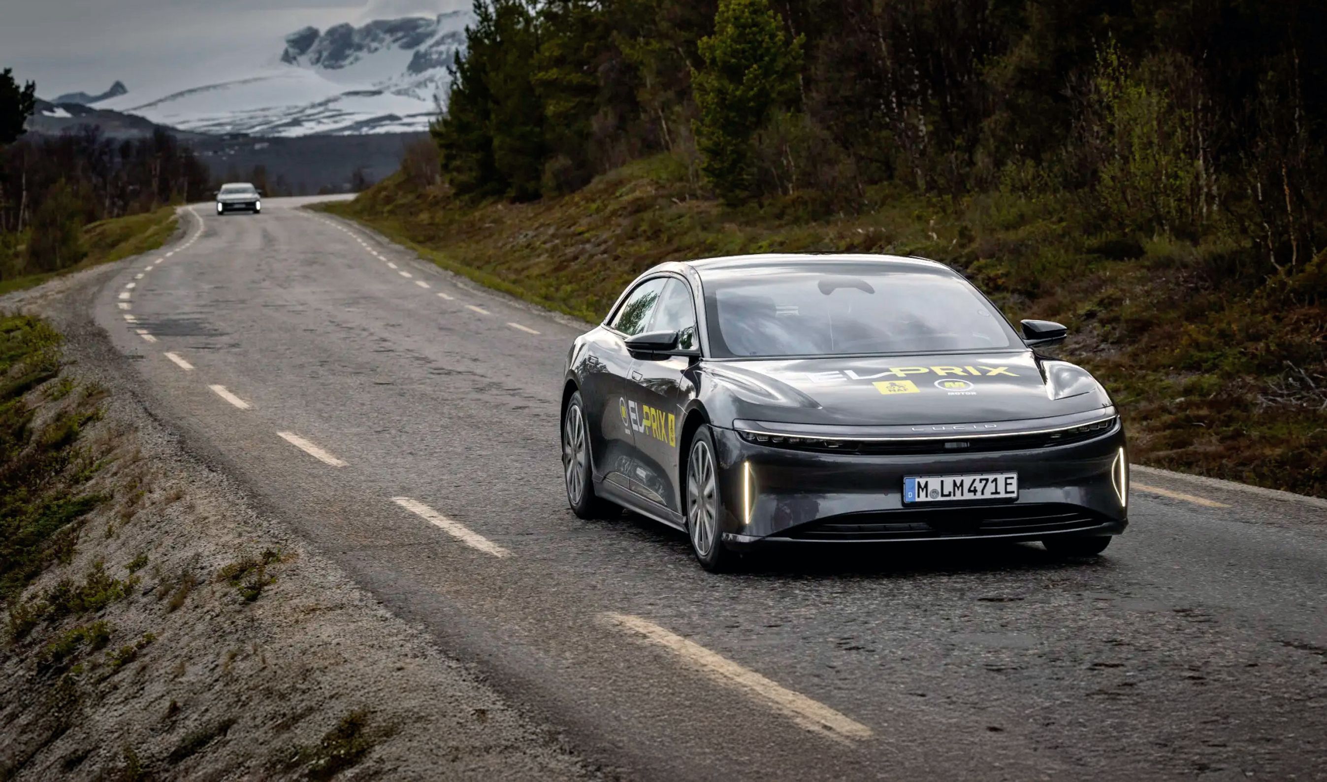 Lucid Air på norsk bjergvej.