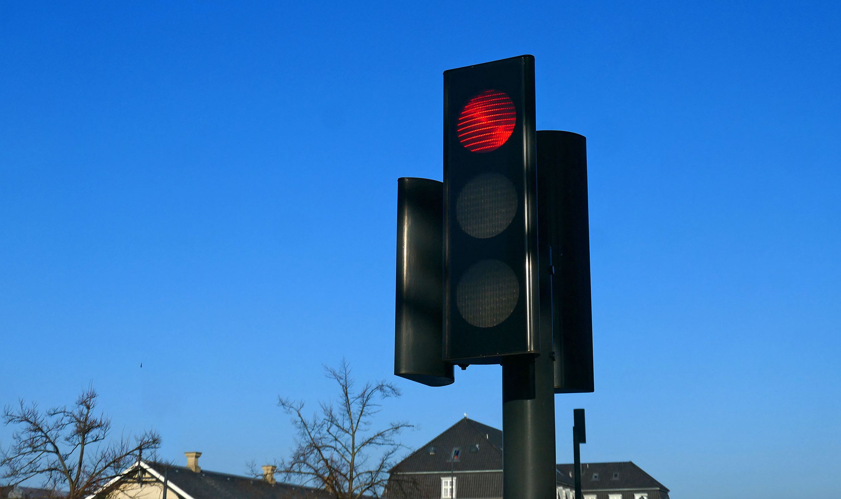 Automatiske systemer skal fange bilister, der kører over for rødt i Aarhus.