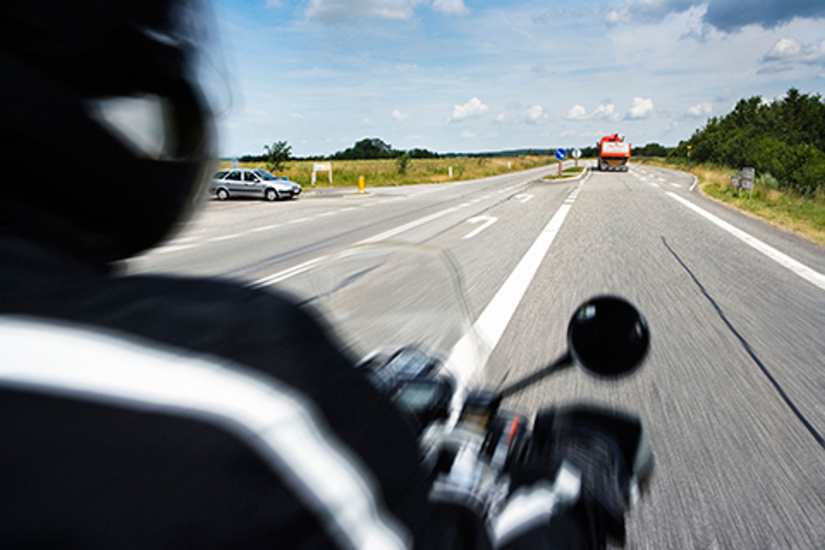 Ny kampagne skal gøre bilister og motorcyklistere bedre til at være opmærksomme på hinanden