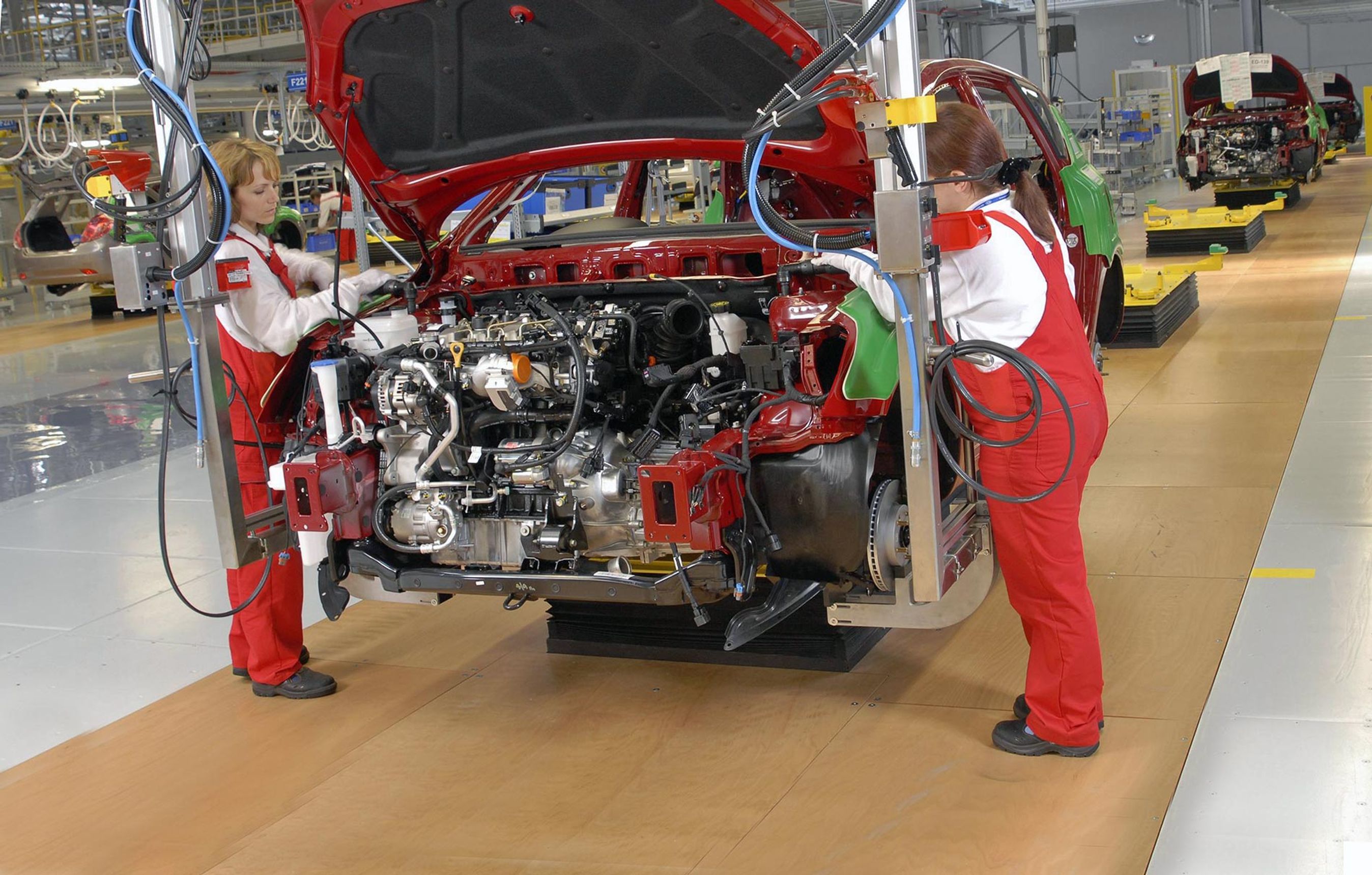 Verdens bilproduktioner langsomt på vej op. Men der er stadig store forstyrrelser.