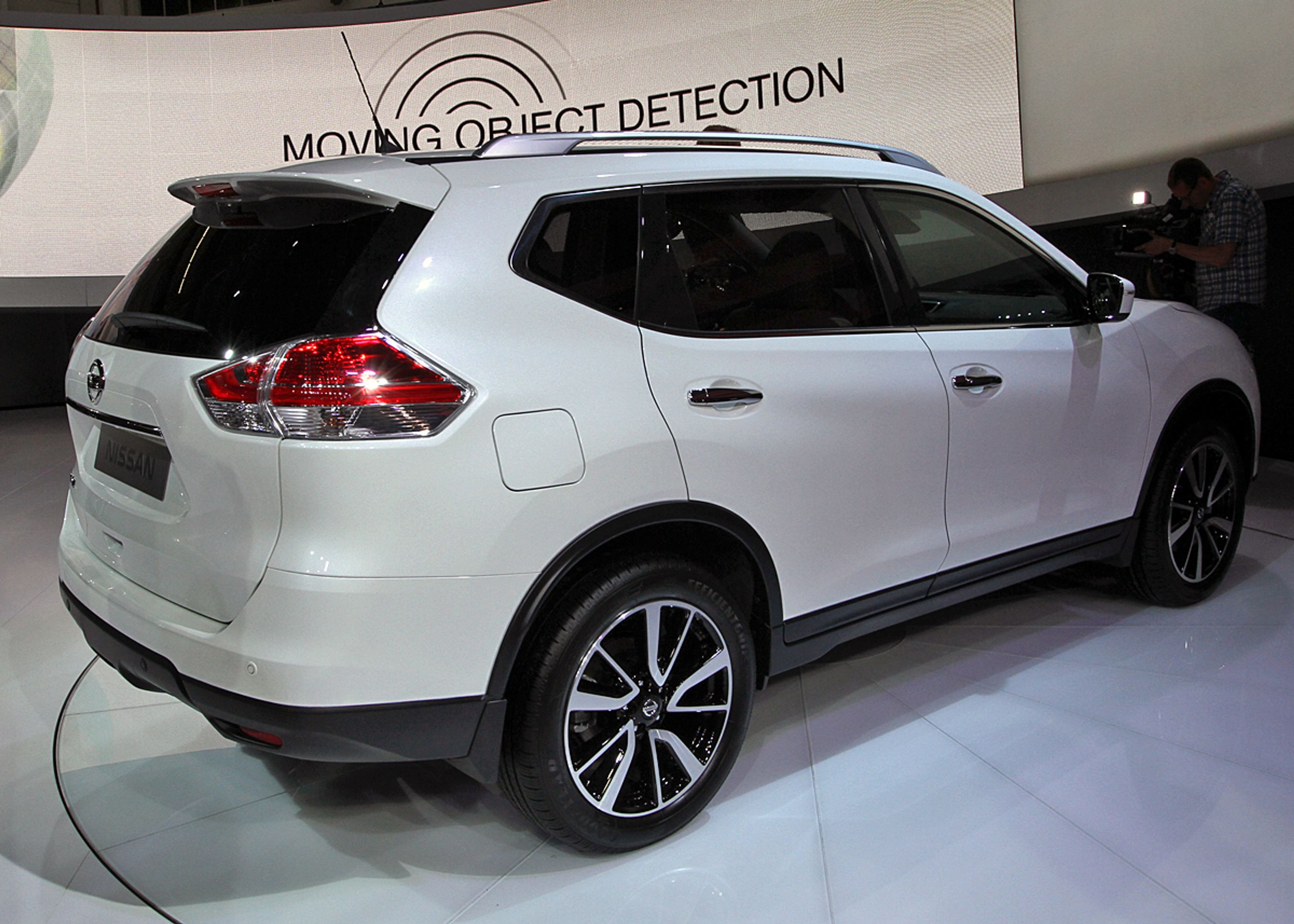 Den nye X-Trail er blevet mere personbilsagtig at se på. Bilen fås med fem eller syv sæder.