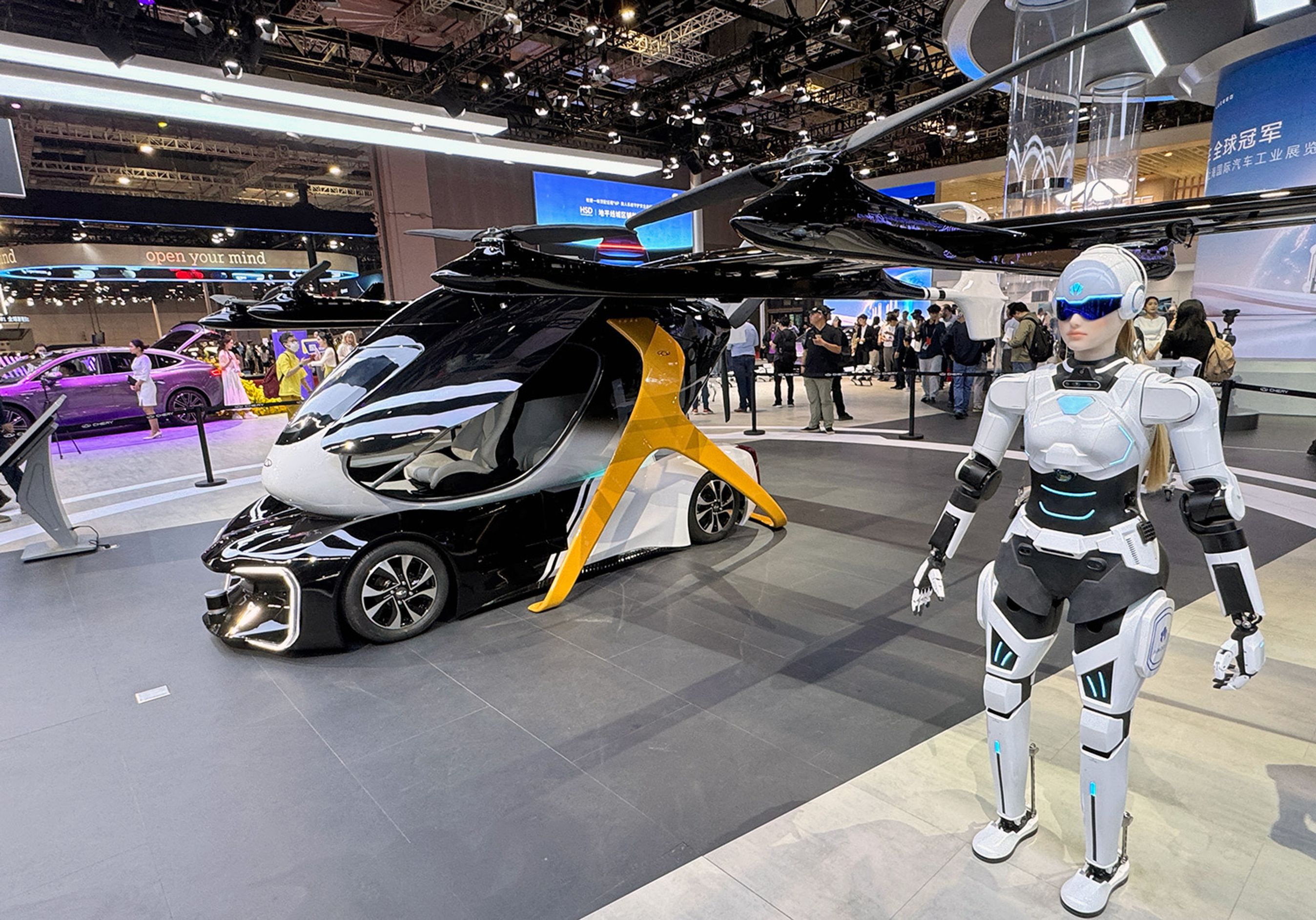 Persondroner og flyvende biler er der mange af på Shanghai-udstillingen. Men de fleste virker ikke alvorlig ment. En undtagelse er Xpengs.