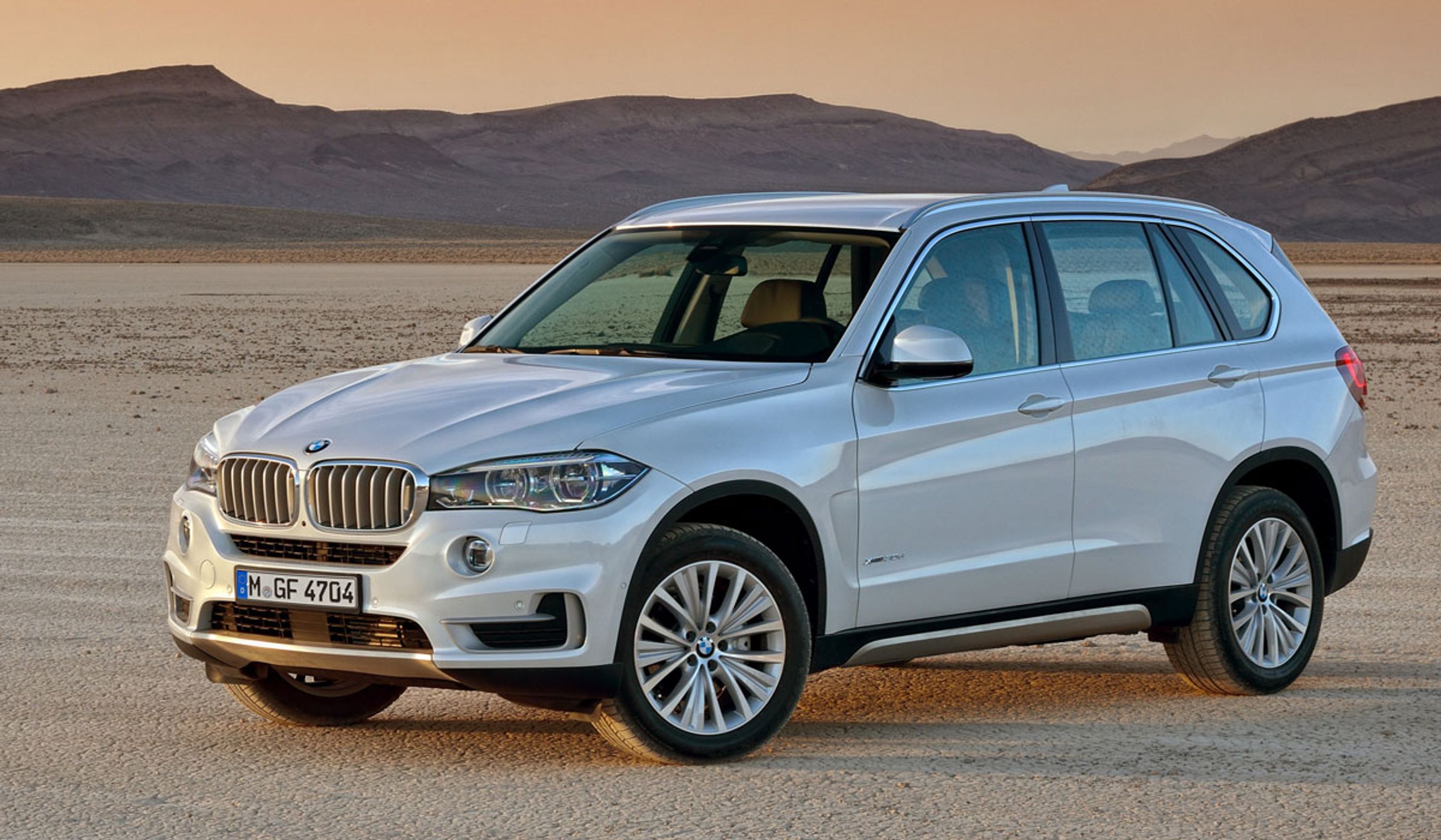 BMW X5 er tre cm længere og en cm bredere end sin forgænger.