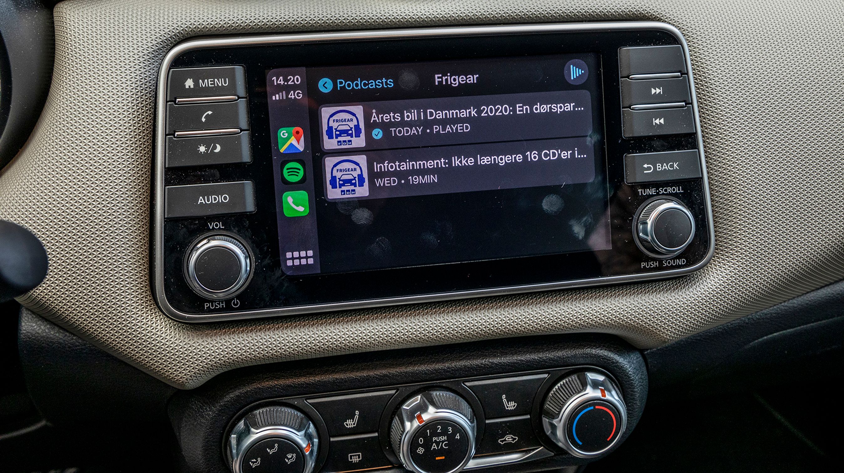 En klar forbedring, som kom med faceliftet sidste år, var den nye trykskærm, der har bedre opløsning og fungerer aldeles udmærket med f.eks. Apple CarPlay.