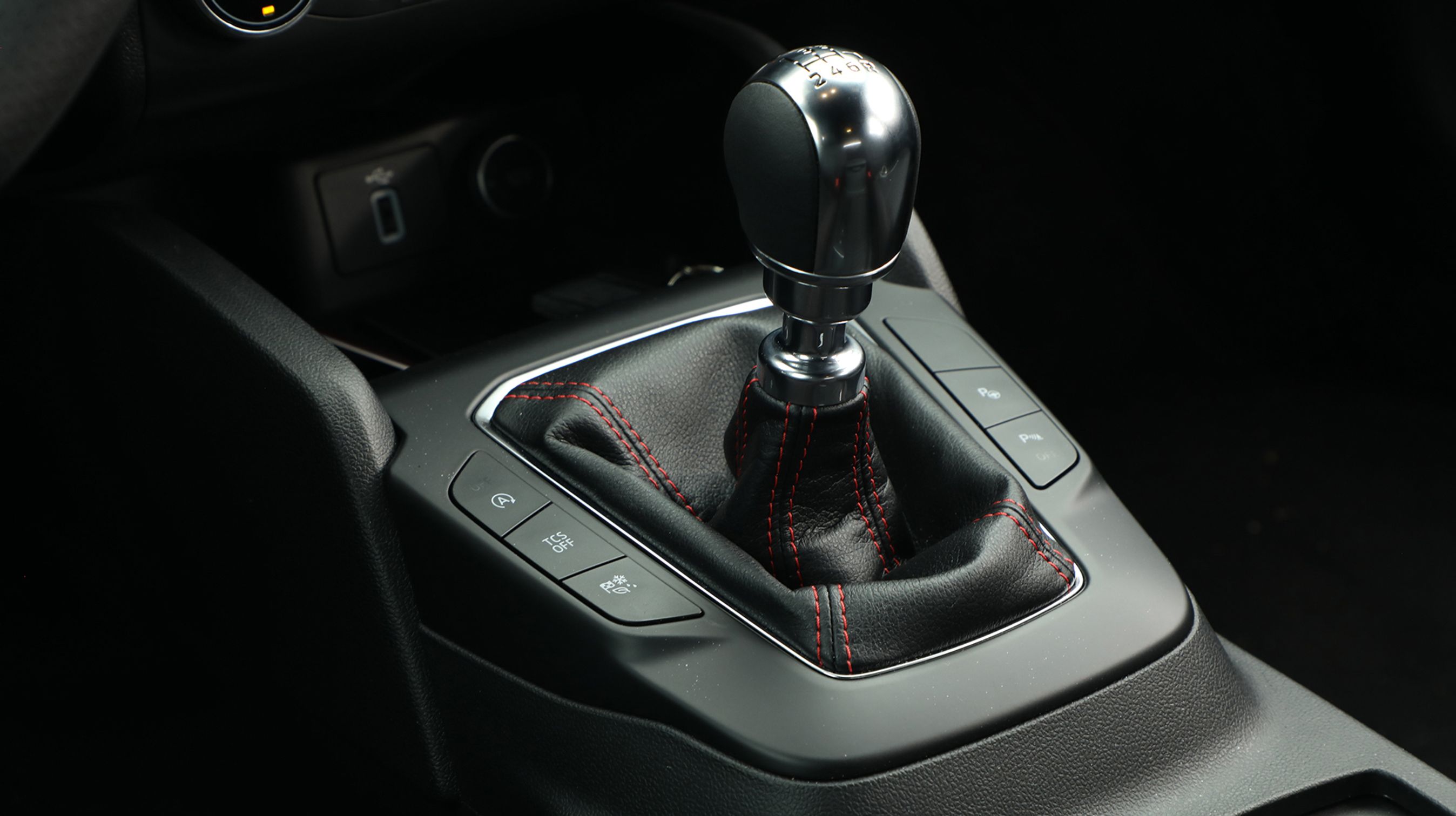 Det manuelle gear går fint, men vi ser frem til at kunne teste det nye avancerede automatgear, som kommer til Focus. Automatgear er blevet meget populært i denne klasse, men med en pris på hele 30.000 kr. er det desværre et dyrt tilvalg til Focus.