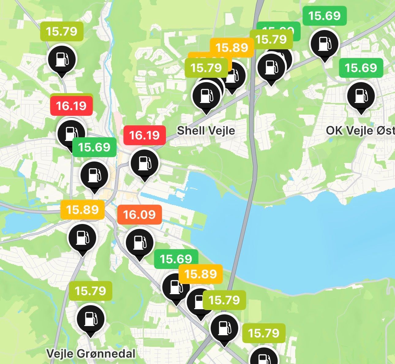 Kort der viser brændstofpriser på over ti forskellige tankstationer. 
