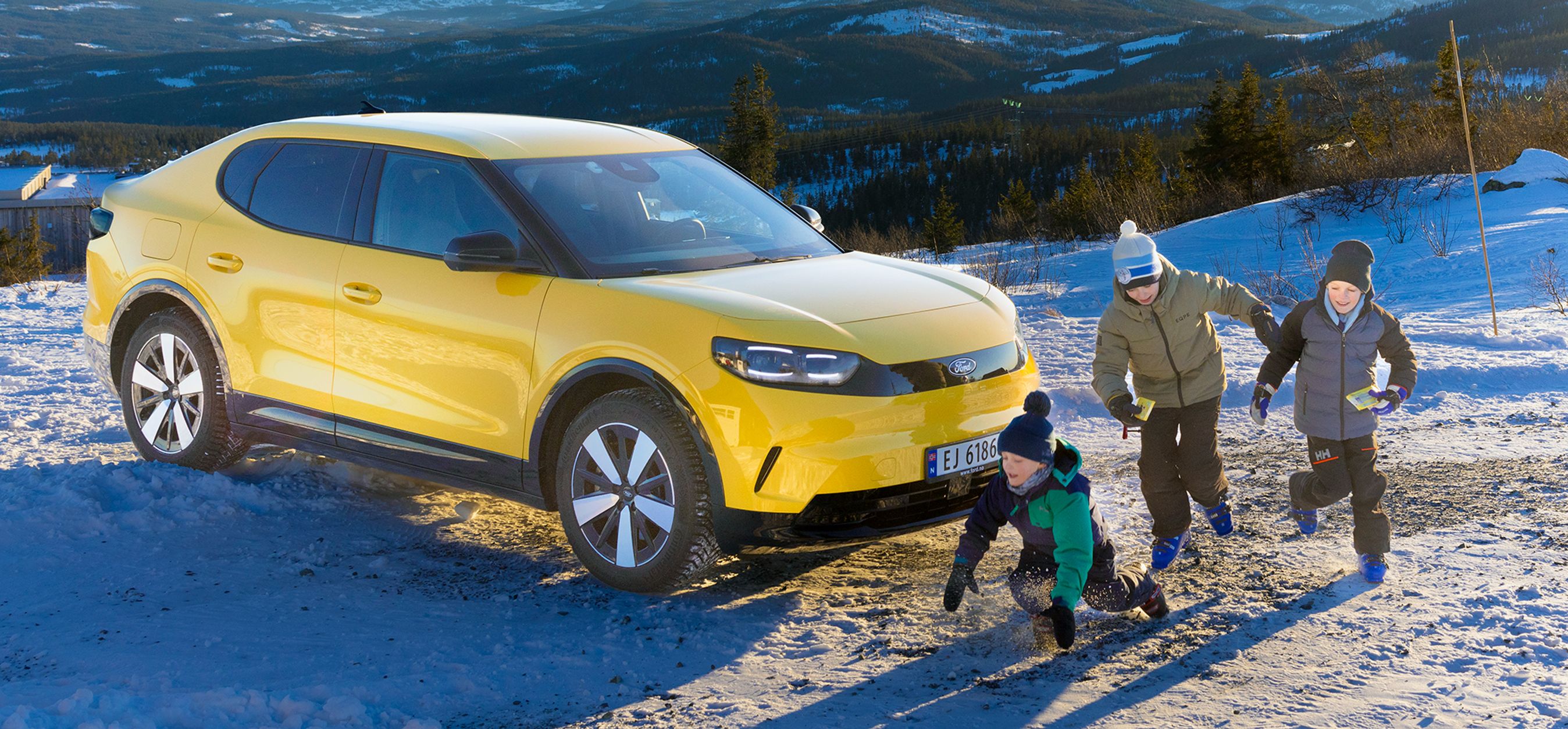 Gul Ford Capri i sne.