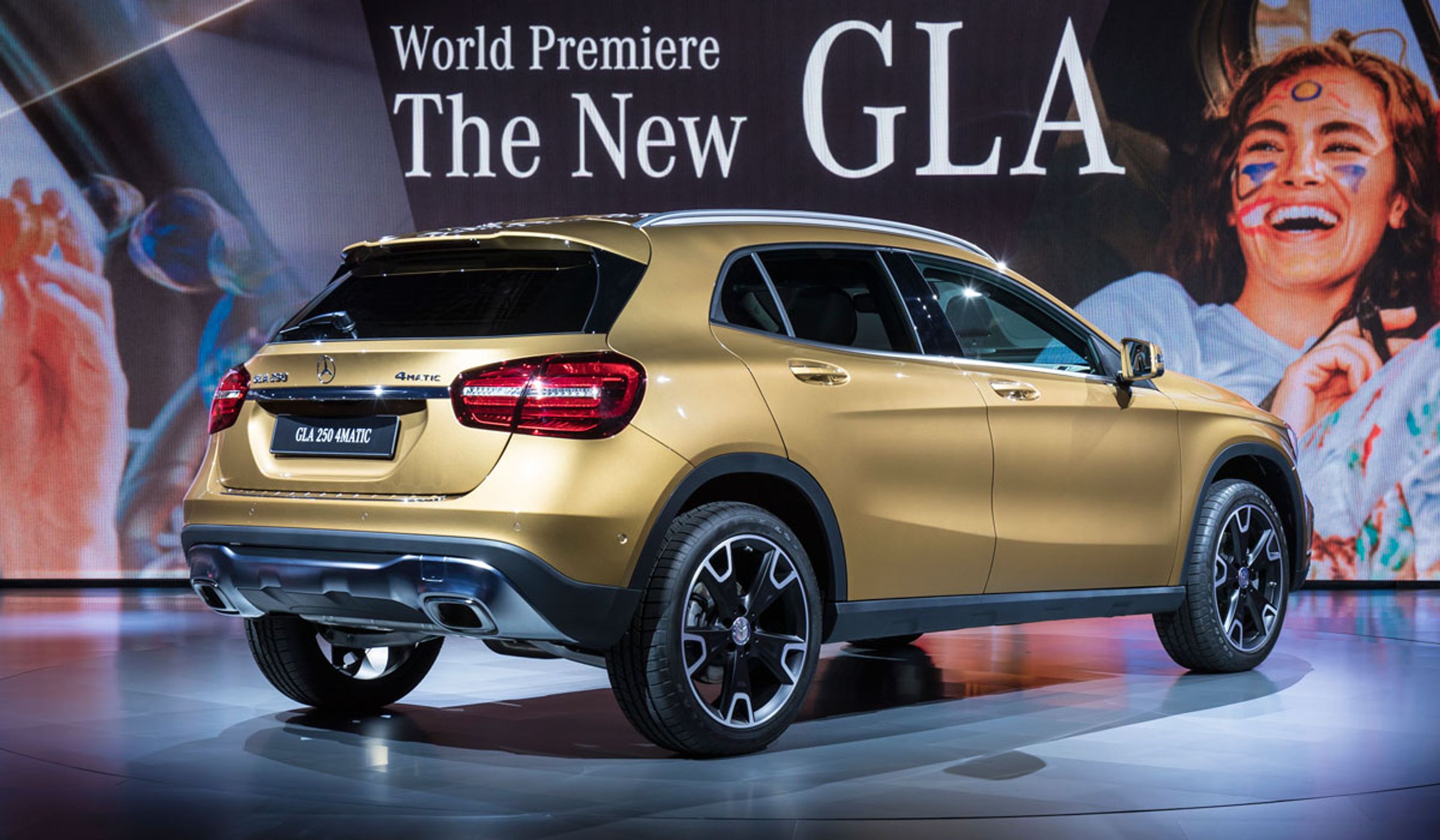 Den fornyede GLA har fået nye kofangere og fås nu i denne "Yellow Night Edition". Foto: Mercedes-Benz