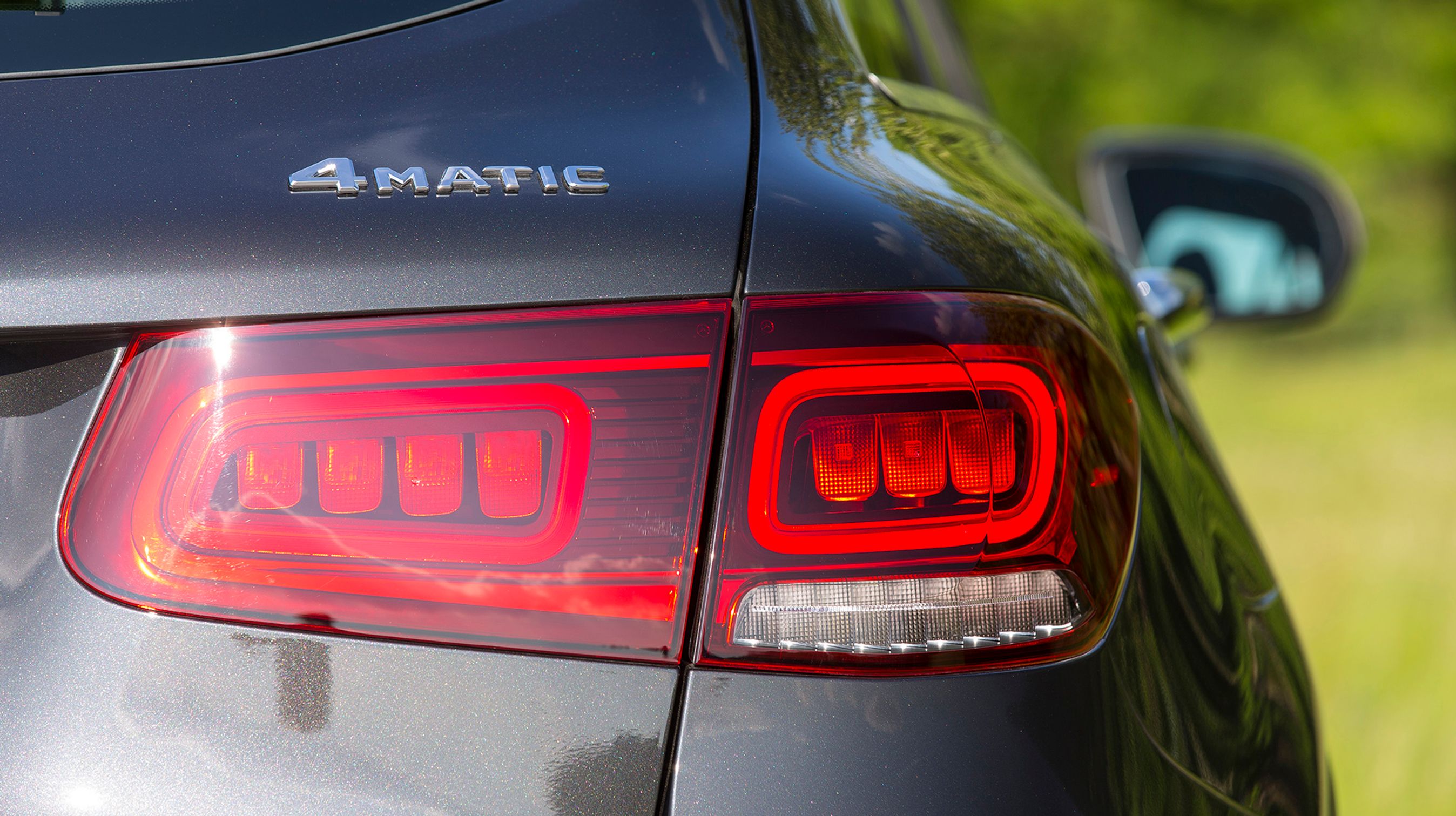 GLC fås både med tohjulstræk eller firehjulstræk. I alle tilfælde har bilen en nitrins automatgearkasse. Merprisen for firehjulstrækket er 50.000 kr.