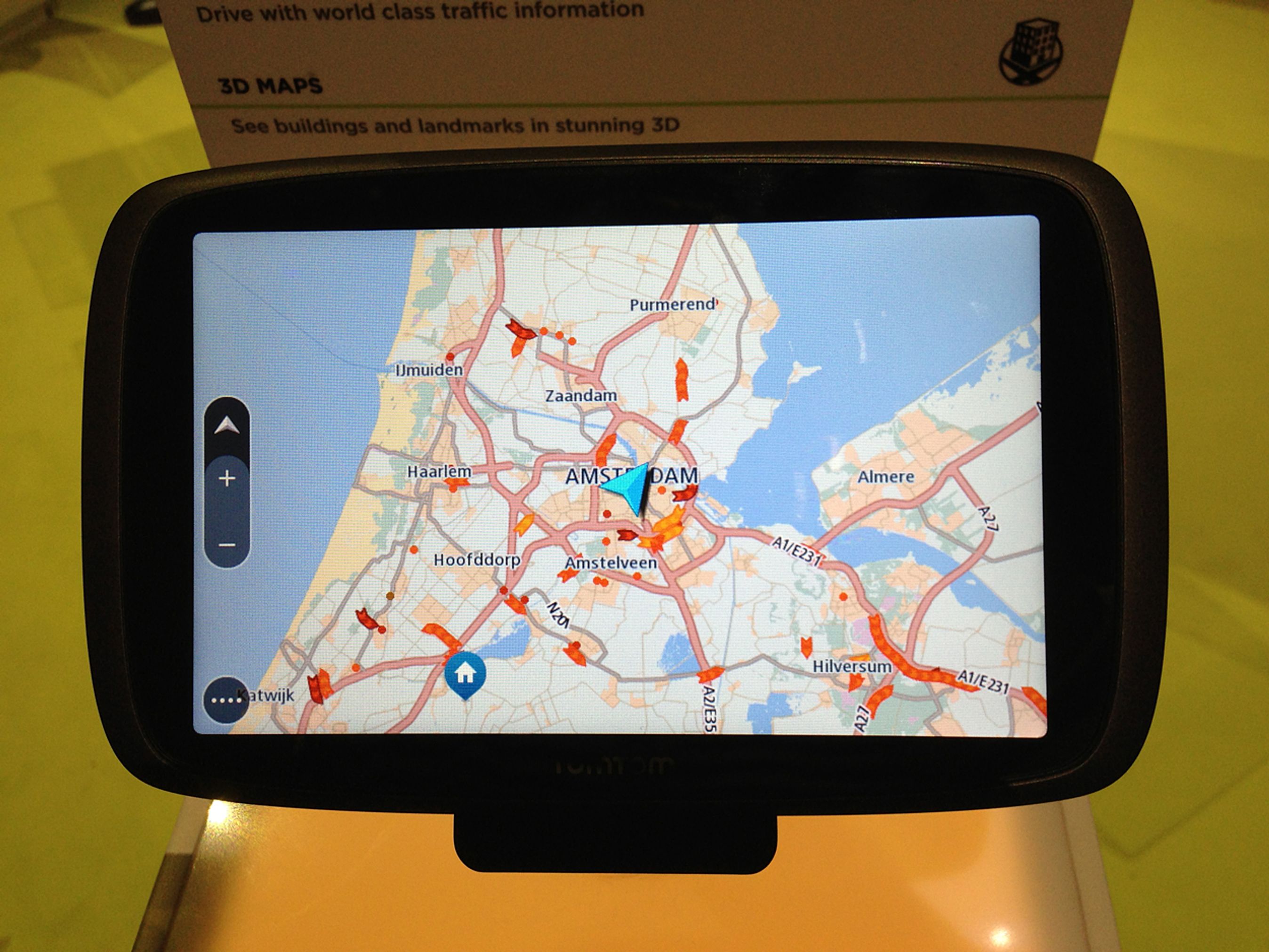 Turen starter på kortet, her kan du se hjemmet markeret ved et hvidt hus i en blå cirkel. Vil du hjem, skal du bare trykke på hjemmet og på en knap med et rat-logo. Bemærk, at du før ruten er planlagt allerede har et overblik over, hvor der er kø i området.