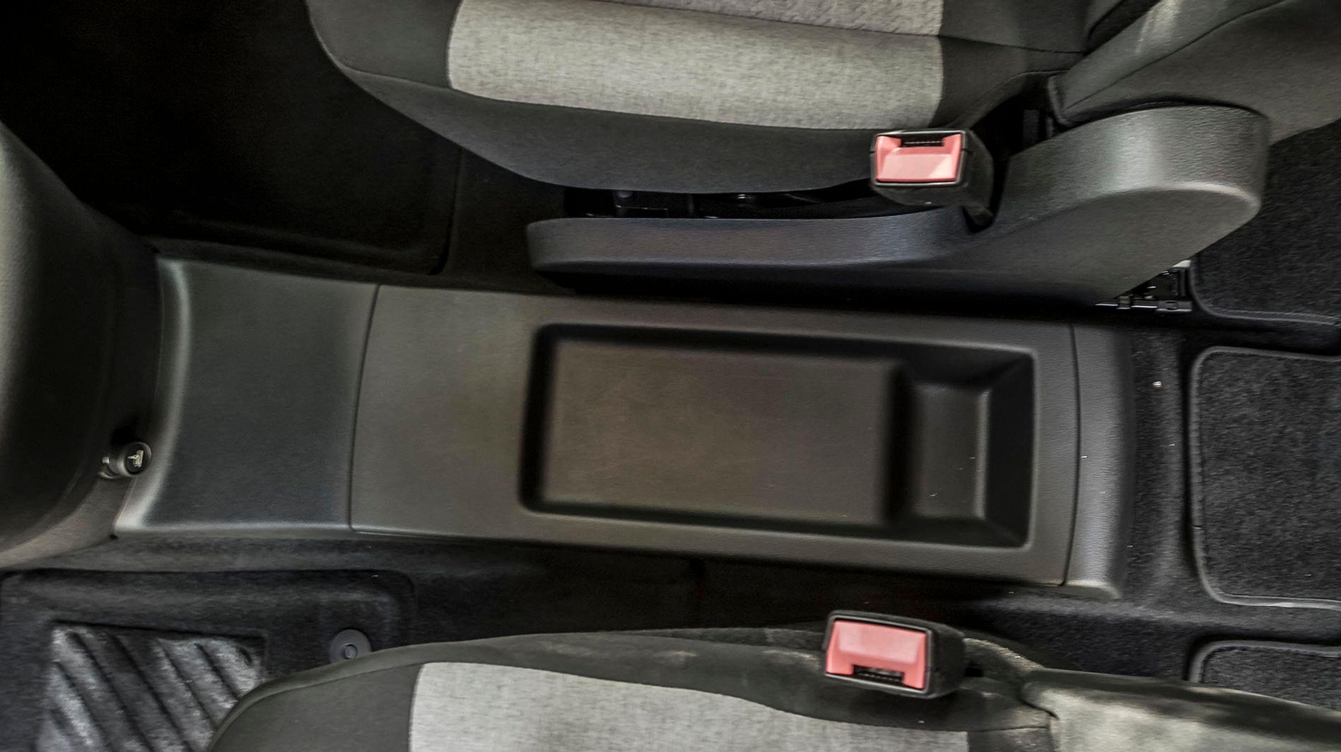 Mellem forsæderne er der enorm meget plads. Til hvad?