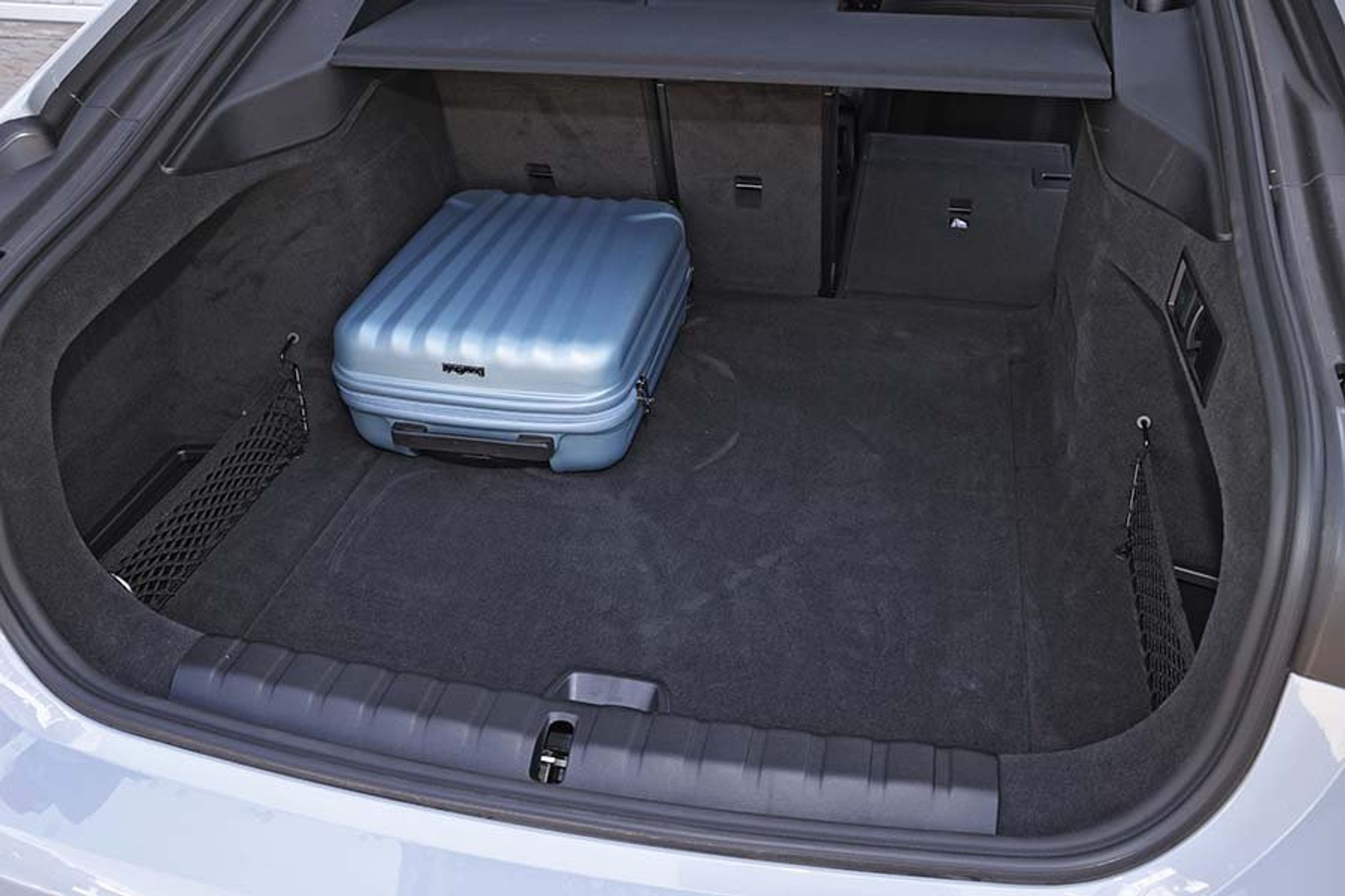 Bagagerummet i en BMW i4