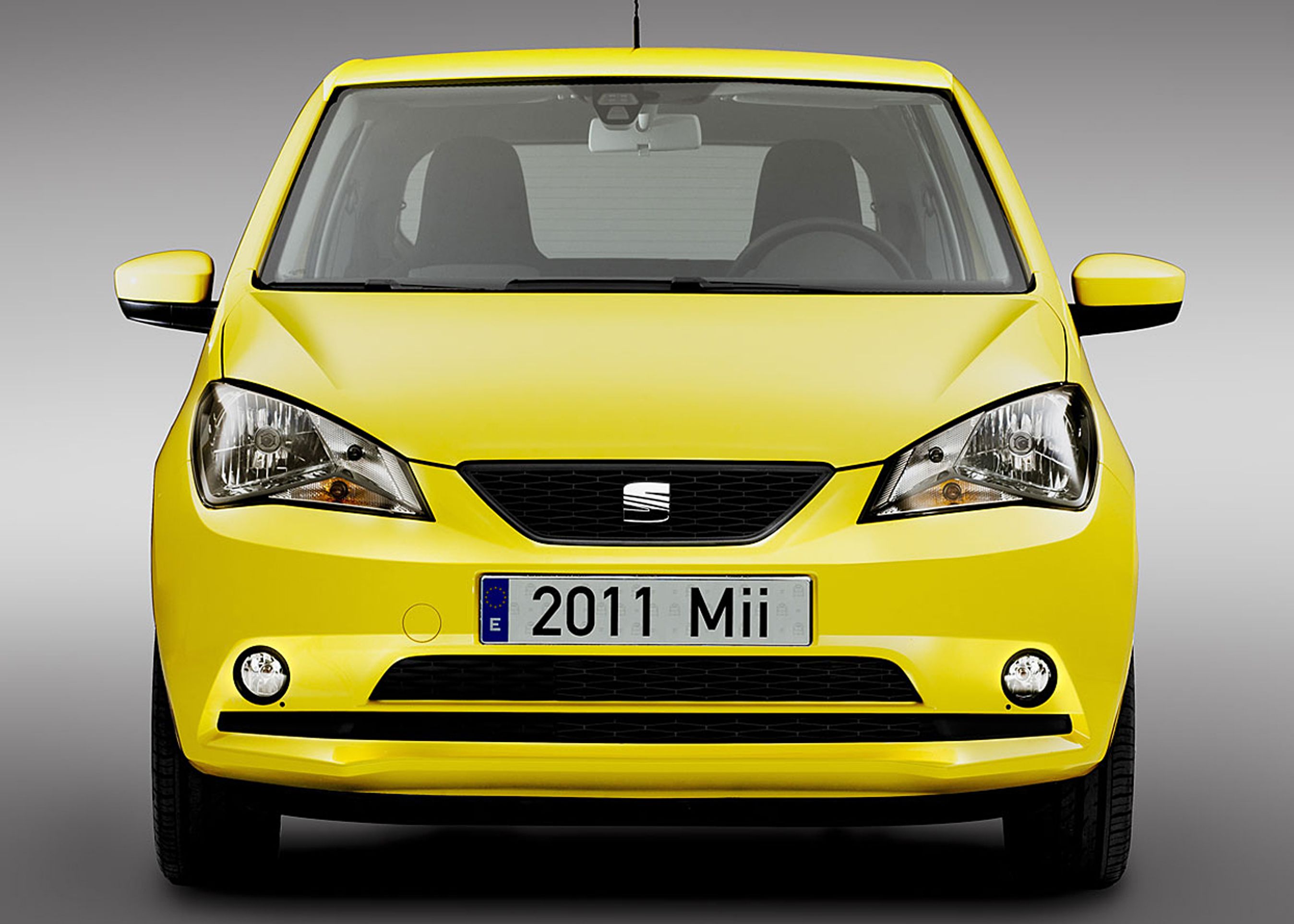 Fronten af Mii er i typisk Seat-stil. Et automatisk nødbremsesystem, der opdager genstande forude ved hjælp af laser, fås som tilbehør.