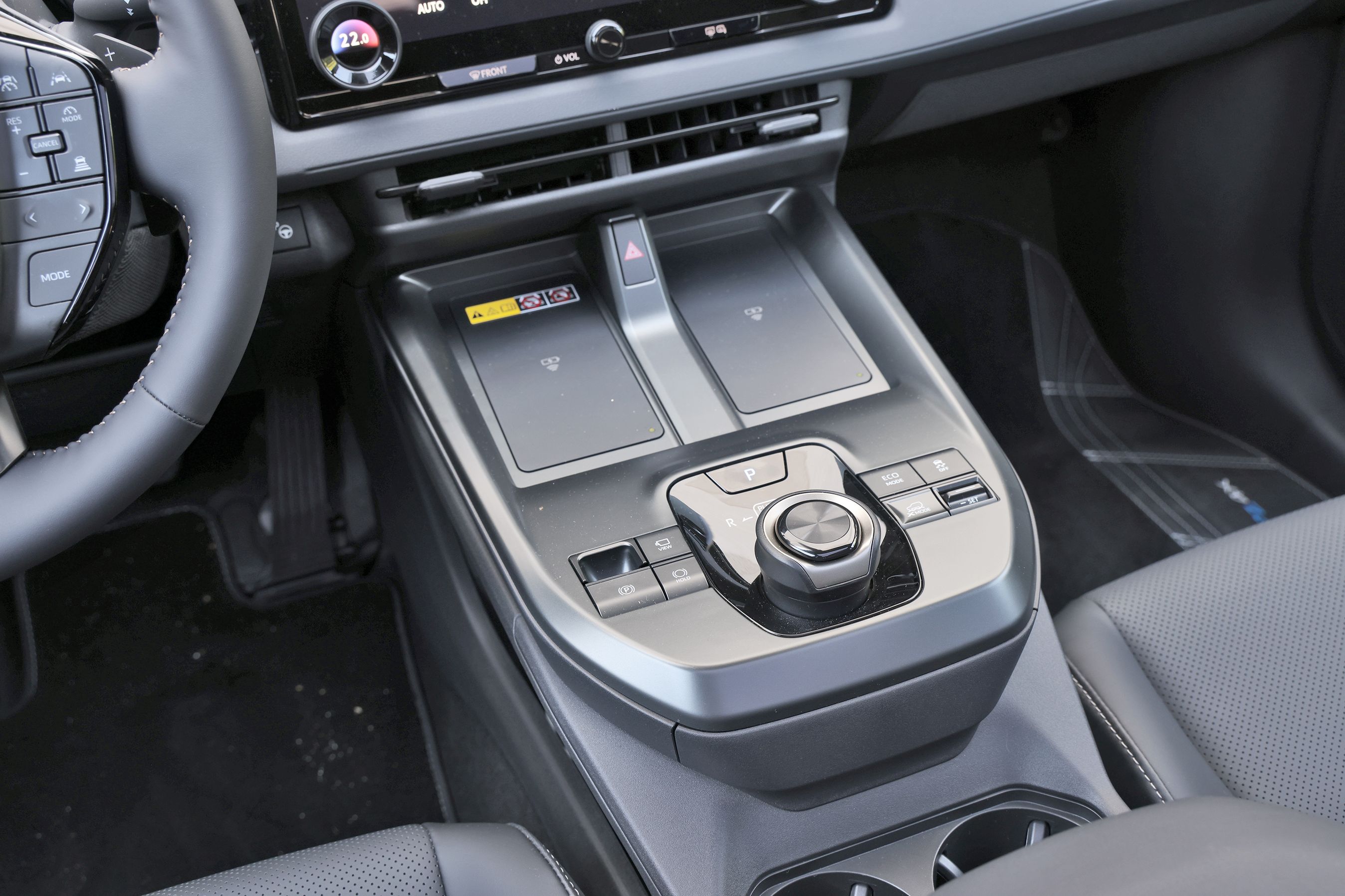 Gearvælger og mobilholder i Toyota bZ4X Touring 2026. 