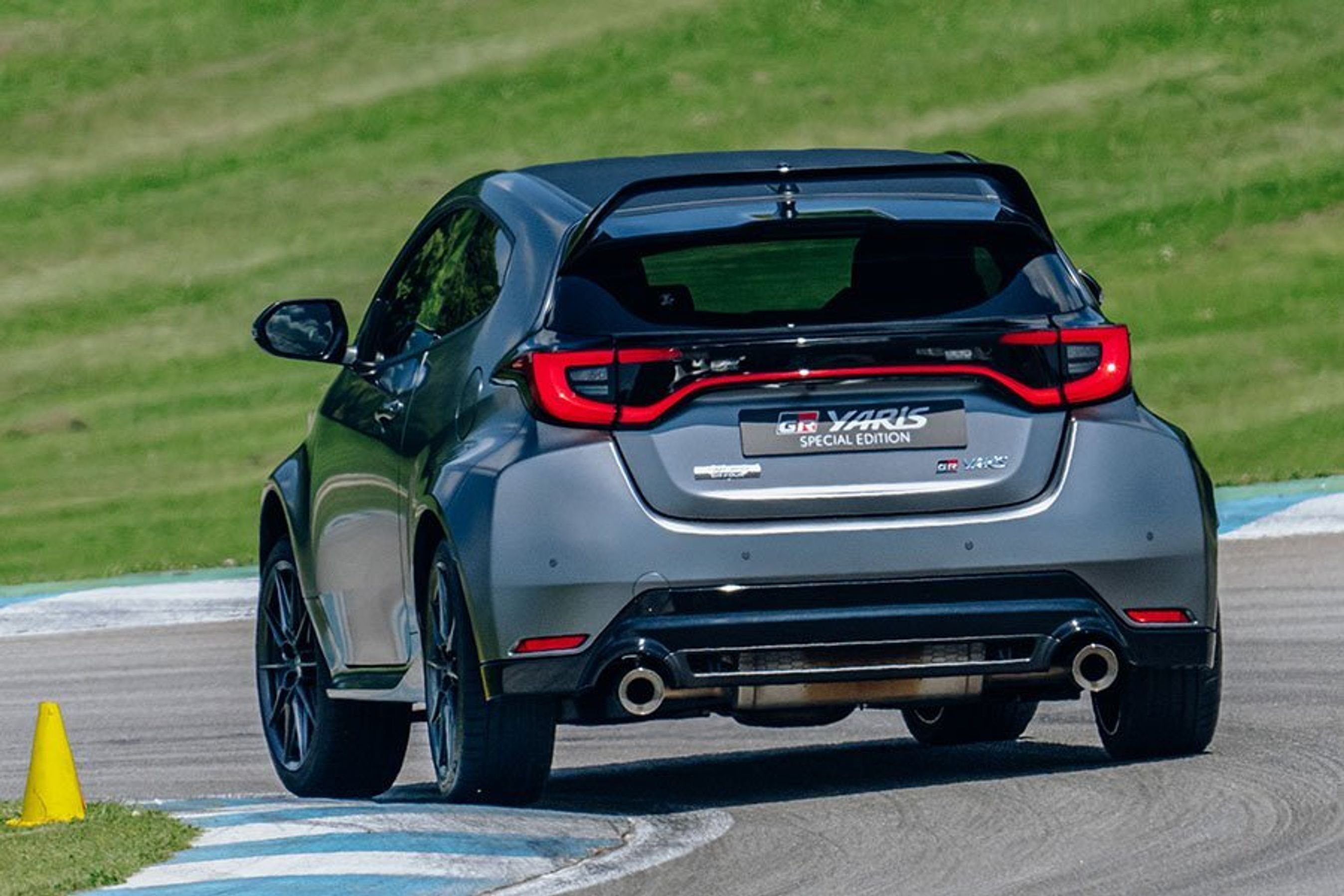 Toyota GR Yaris set bagfra i banesving