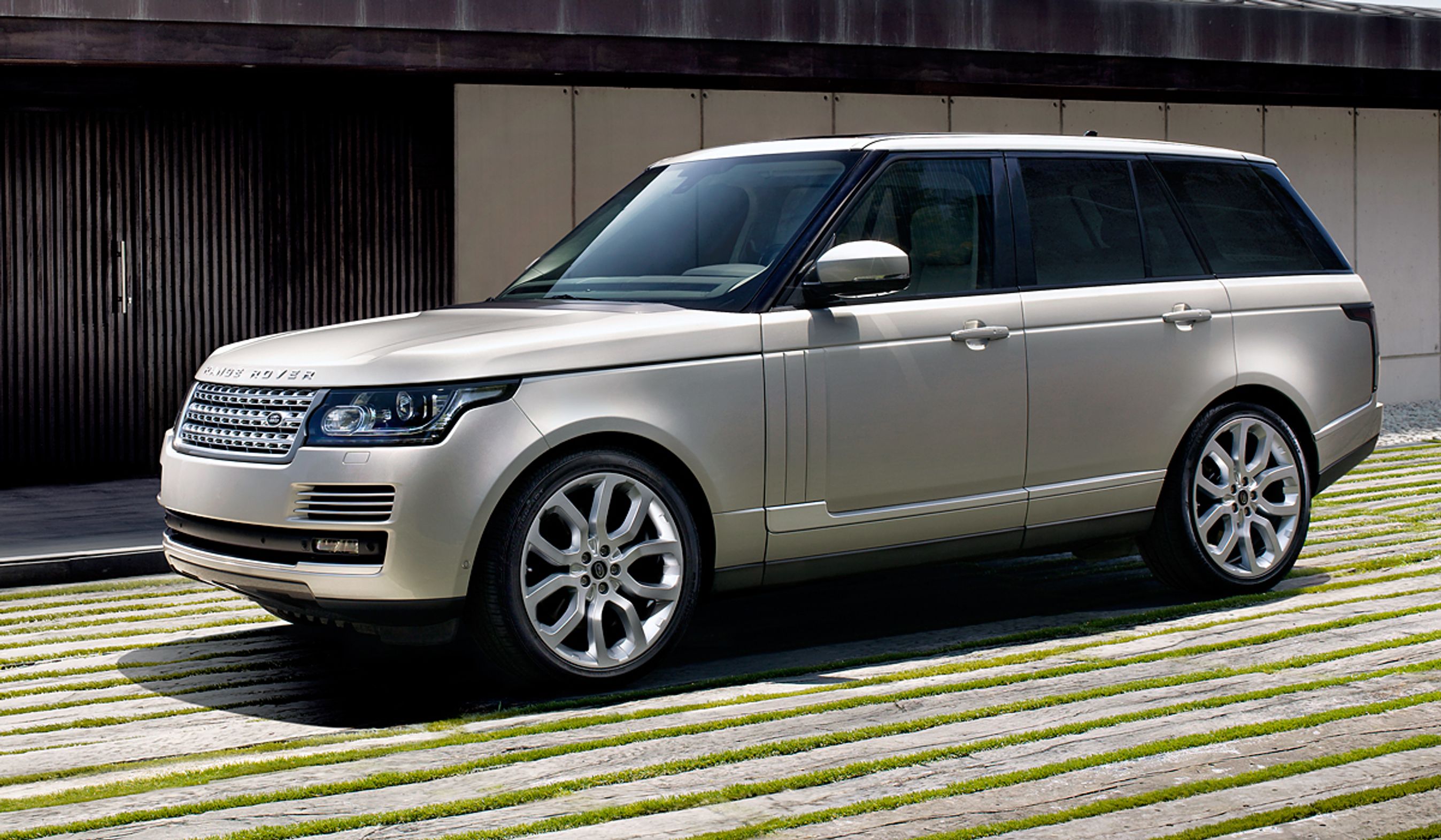 Topmodellen hos Land Rovers undermærke Range Rover hedder slet og ret Range Rover.