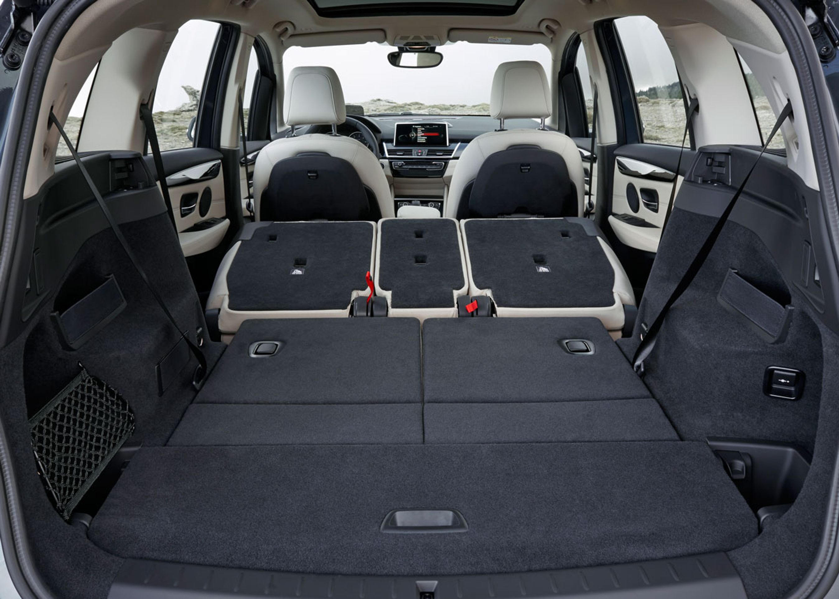 Så meget plads er der i den syvsæders, når begge, bageste sæderækker er lagt ned.