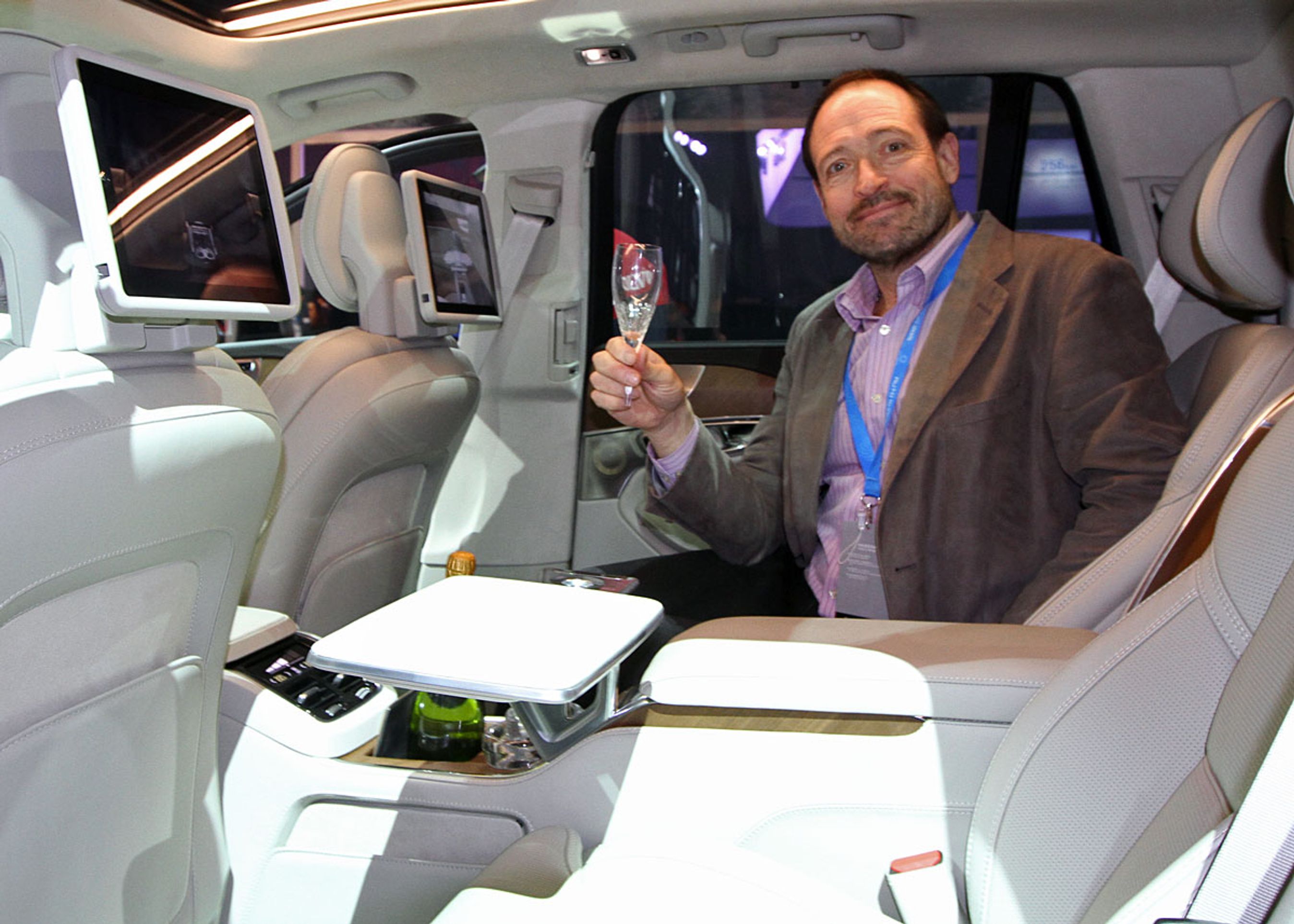 Motors udsendte medarbejder på udstillingen kan fornøje sig over høj komfort, uhørt luksus og ekstra god plads. Fotos: Torben Arent